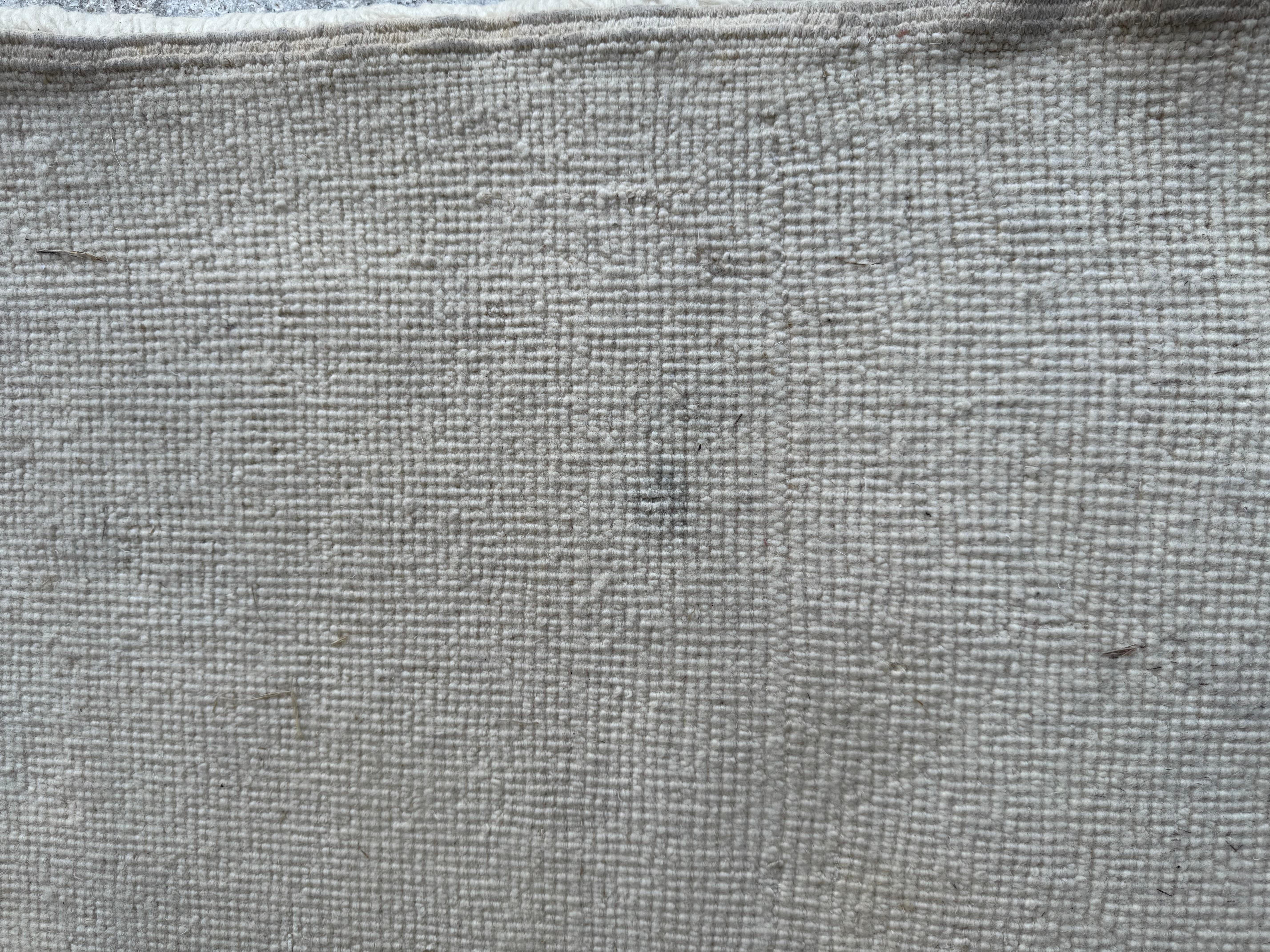 Dicker Läufer aus weißer Wolle (Marokkanisch) im Angebot