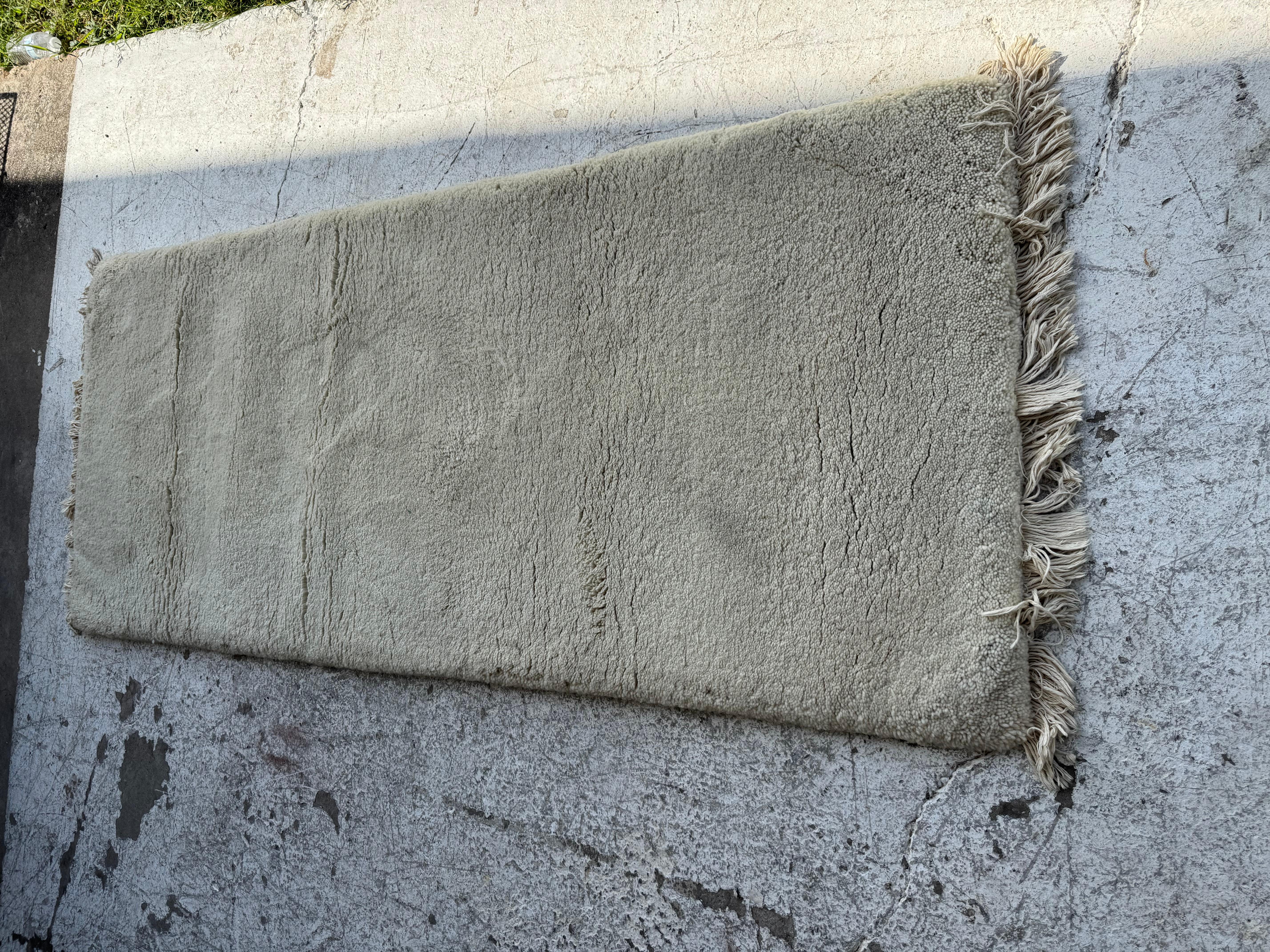 Dicker Läufer aus weißer Wolle (20. Jahrhundert) im Angebot