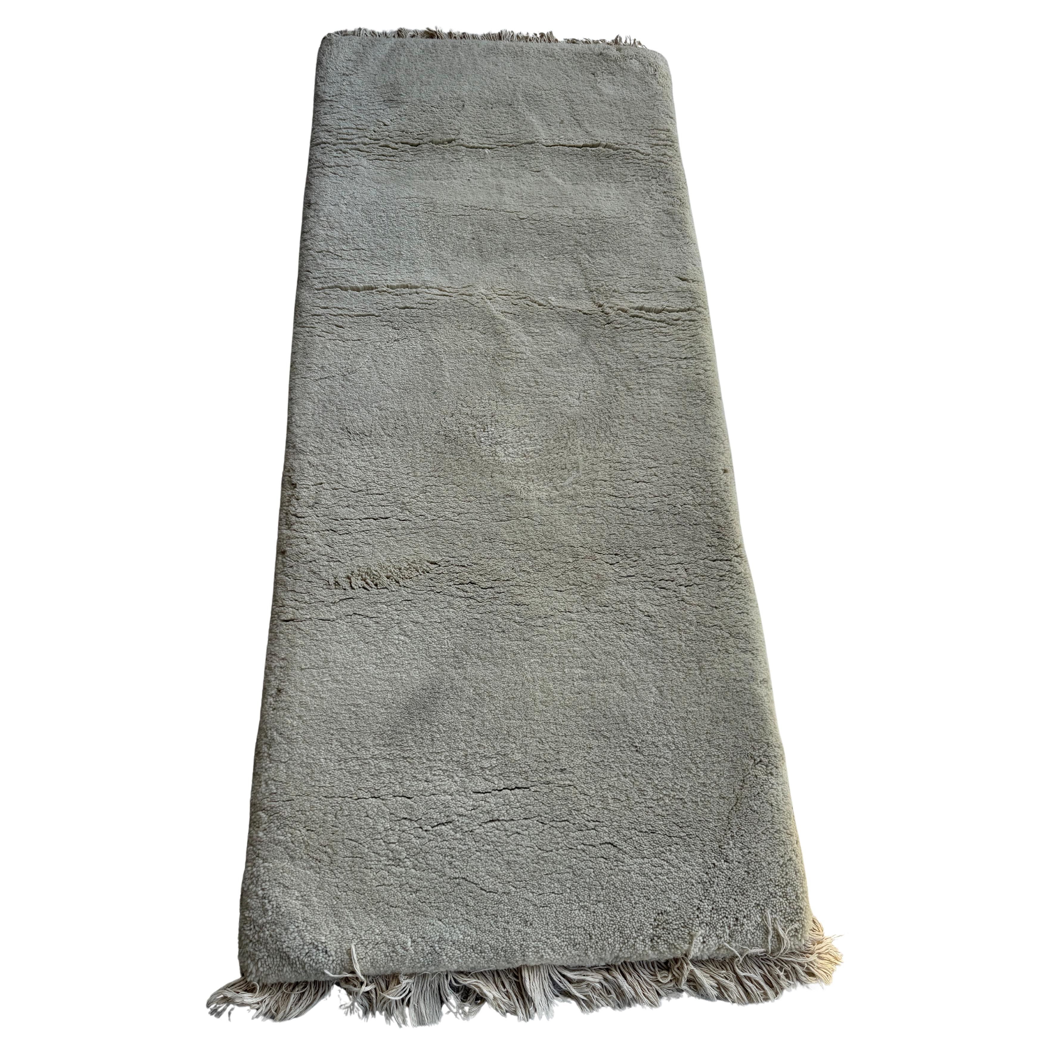 Dicker Läufer aus weißer Wolle im Angebot