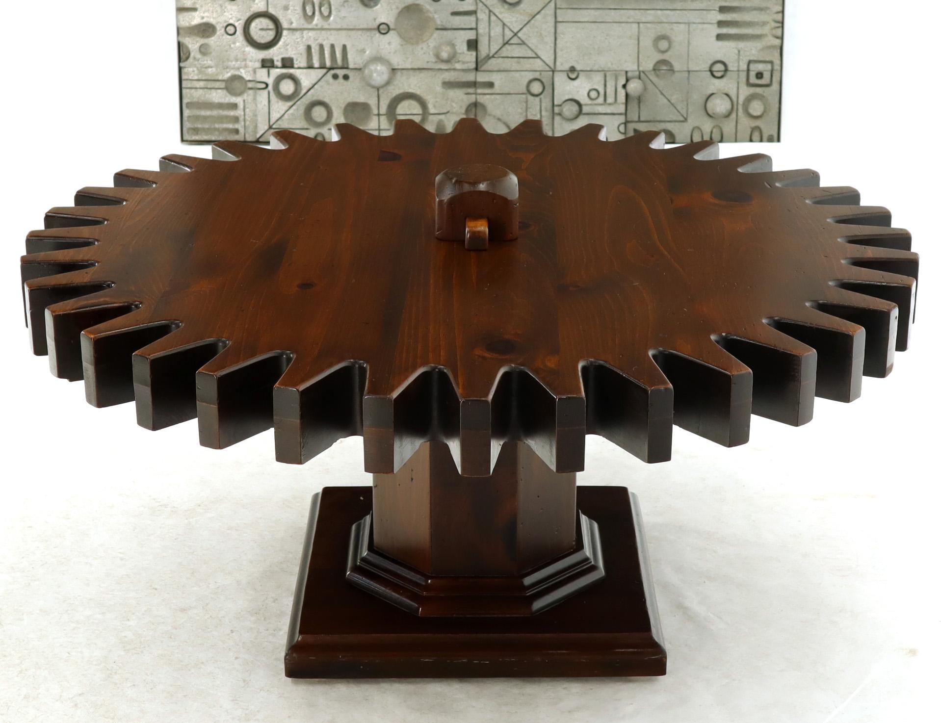 Very sharp looking Mid-Century Modern circa 1960s round gear top coffee table.
   