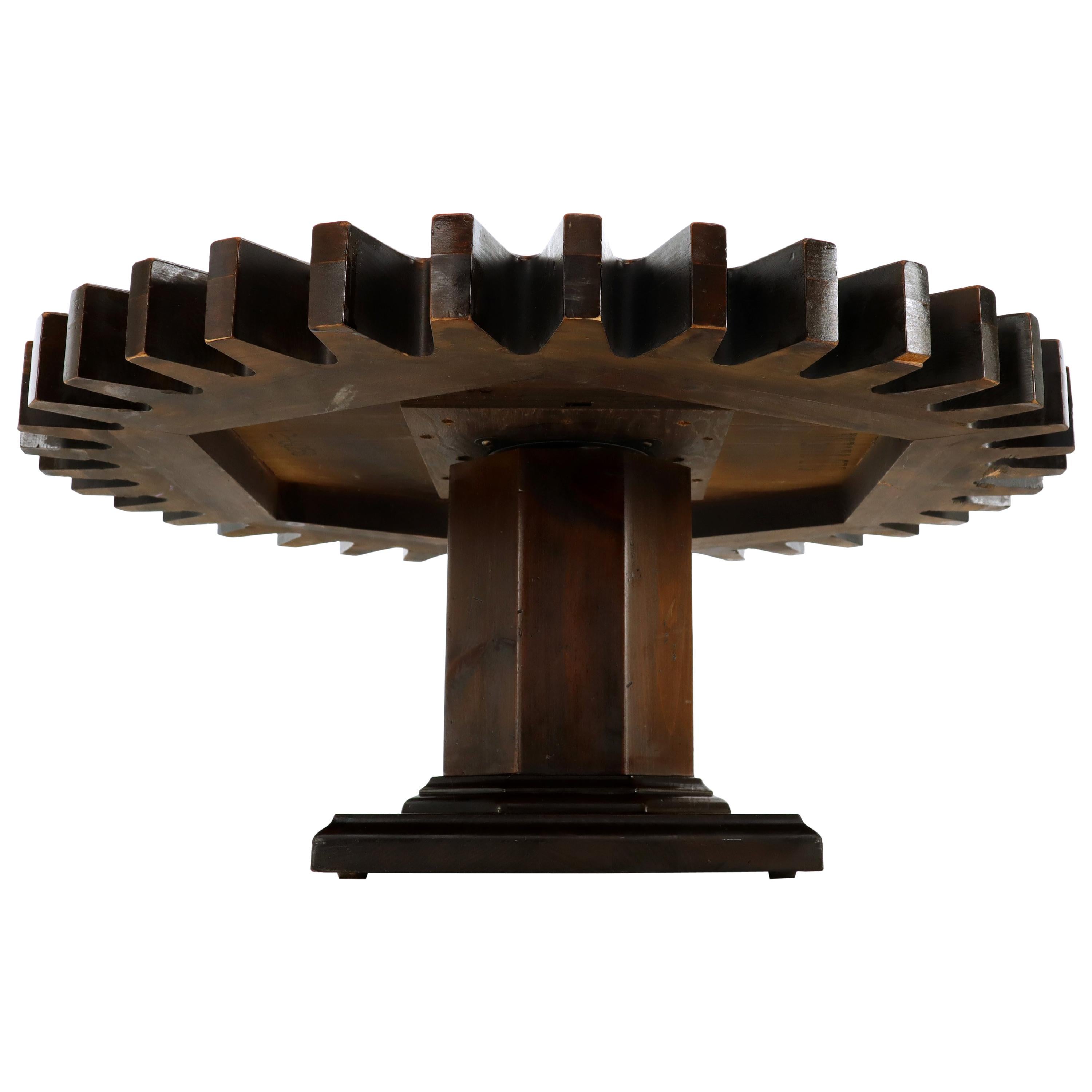 Table basse en bois épais en forme de génie ronde avec plateau en forme de bouclier