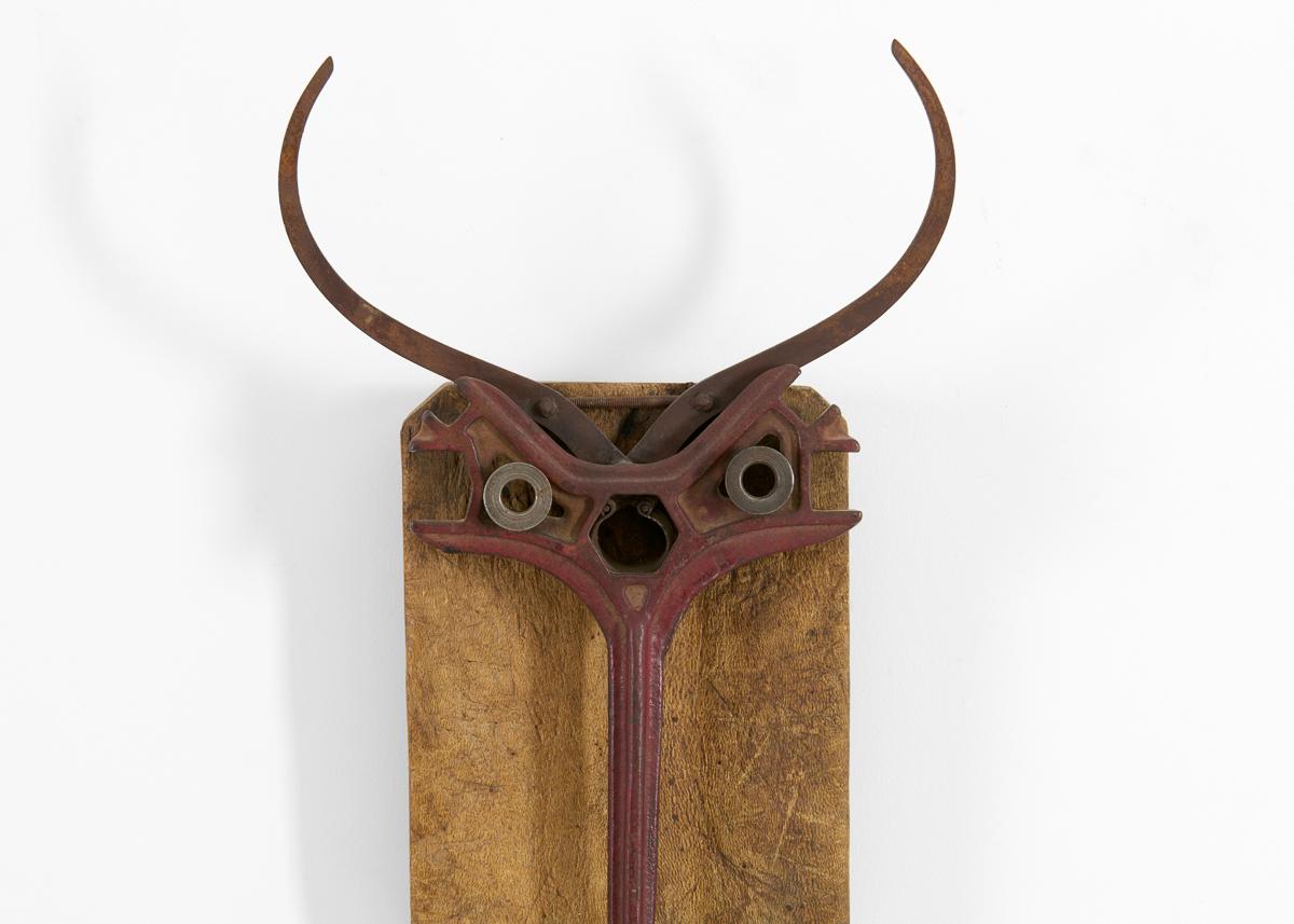 Thierry Despont era más conocido por su exitoso estudio de arquitectura, pero también era un artista consumado. Algunas de sus obras más interesantes son una serie de esculturas creadas a partir de herramientas o componentes encontrados, a menudo