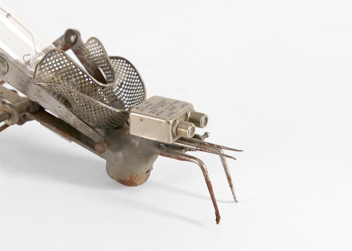 Thierry Despont était surtout connu pour ses travaux d'architecture très réussis, mais c'était aussi un artiste accompli. Certaines de ses œuvres les plus intéressantes sont une série de sculptures façonnées à partir d'outils ou de composants