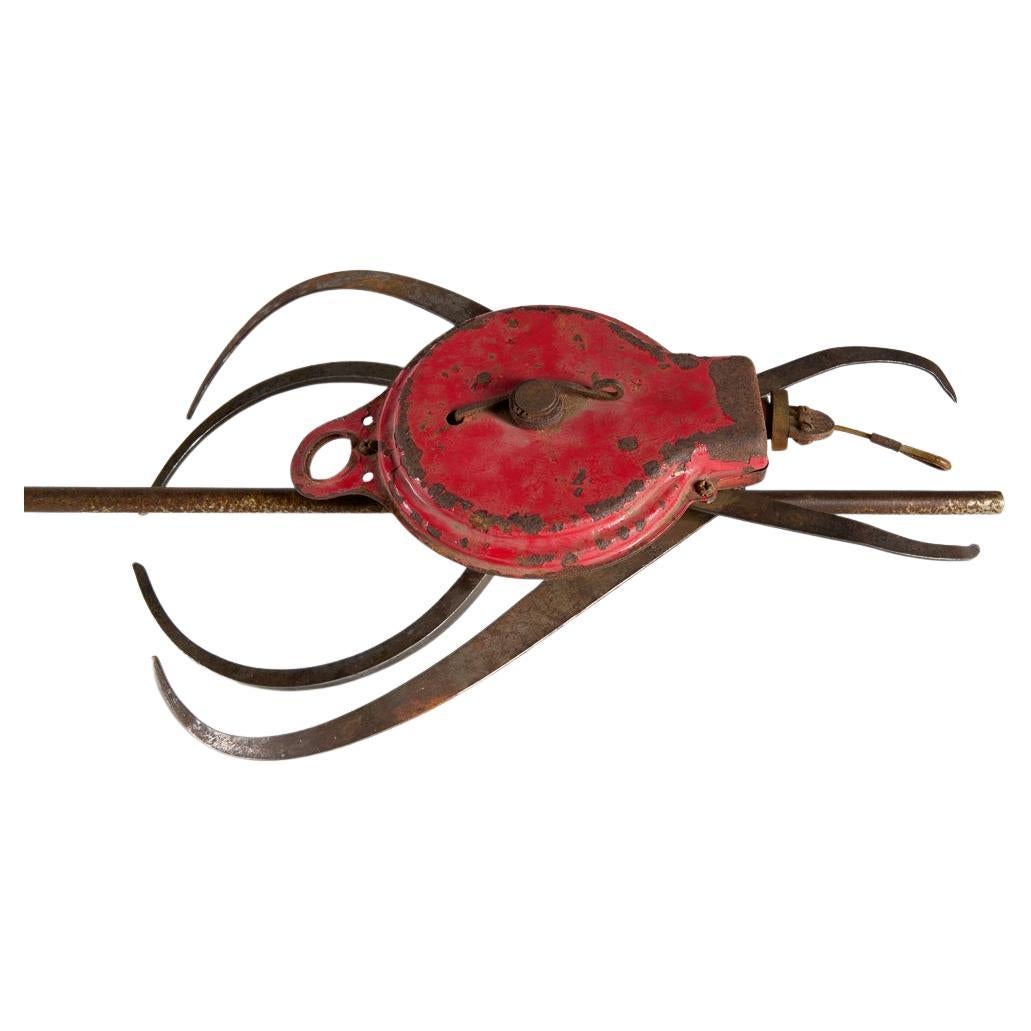 Thierry Despont était surtout connu pour ses travaux d'architecture très réussis, mais c'était aussi un artiste accompli. Certaines de ses œuvres les plus intéressantes sont une série de sculptures façonnées à partir d'outils ou de composants