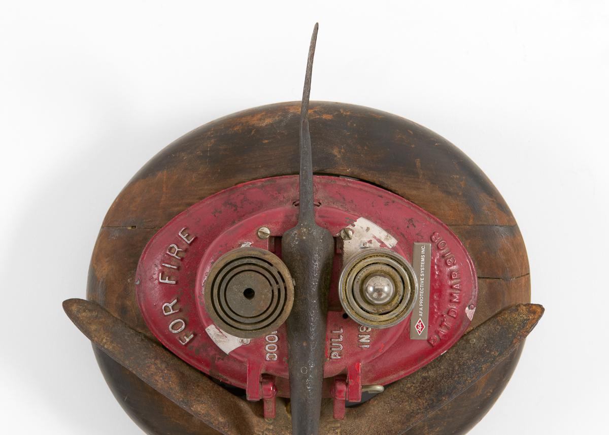 Thierry Despont era conosciuto soprattutto per il suo studio di architettura di grande successo, ma era anche un artista affermato. Alcune delle sue opere più interessanti sono una serie di sculture realizzate con attrezzi o componenti trovati,