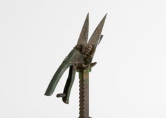 Thierry Despont, Espécimen 169, Escultura de objetos encontrados de una máscara sobre soporte, 2007