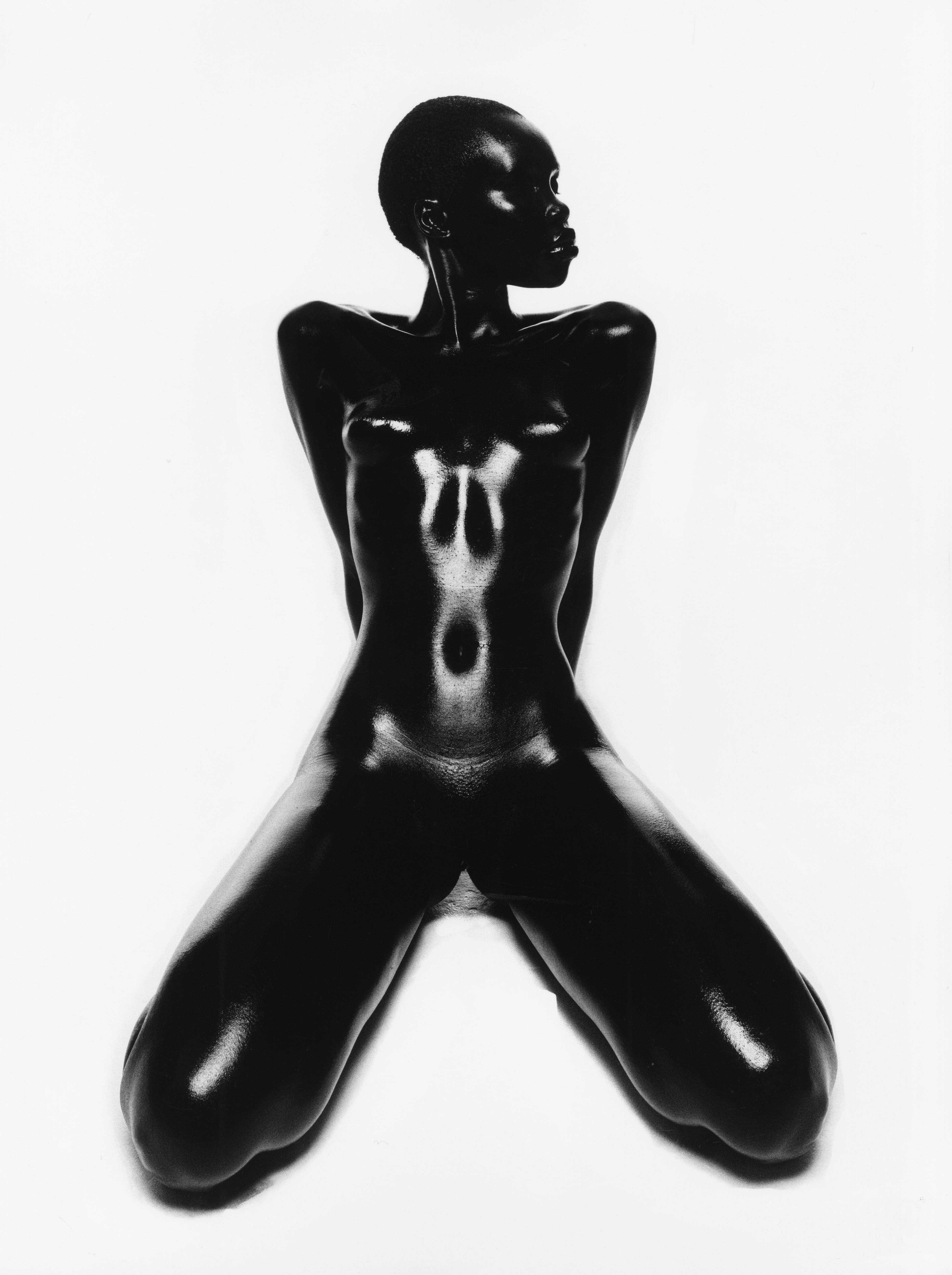 Thierry Le Gouès Black and White Photograph – Clara, Paris 1997