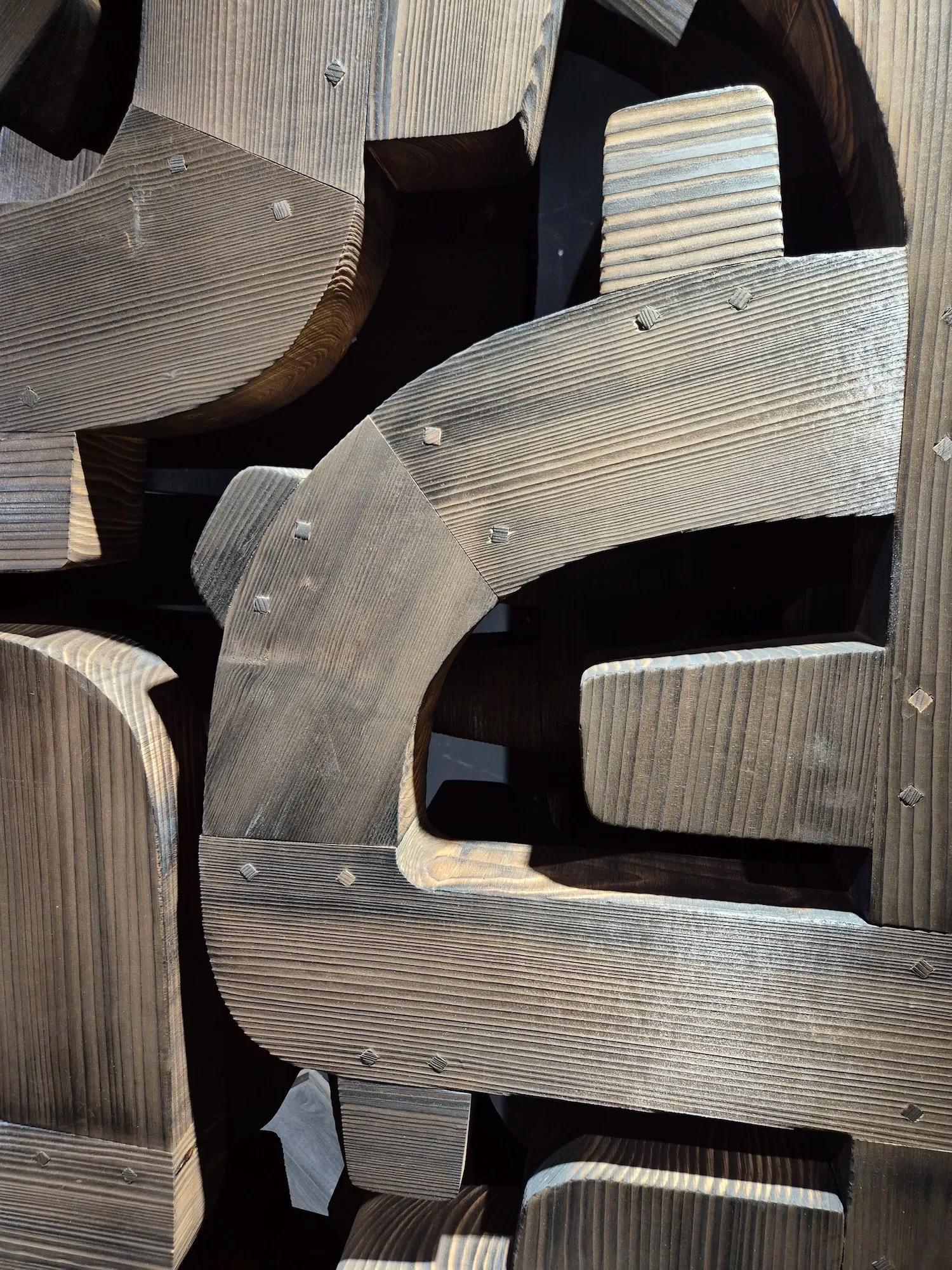 No.090924 de Thierry Martenon - gran escultura de madera, tótem geométrico abstracto en venta 10