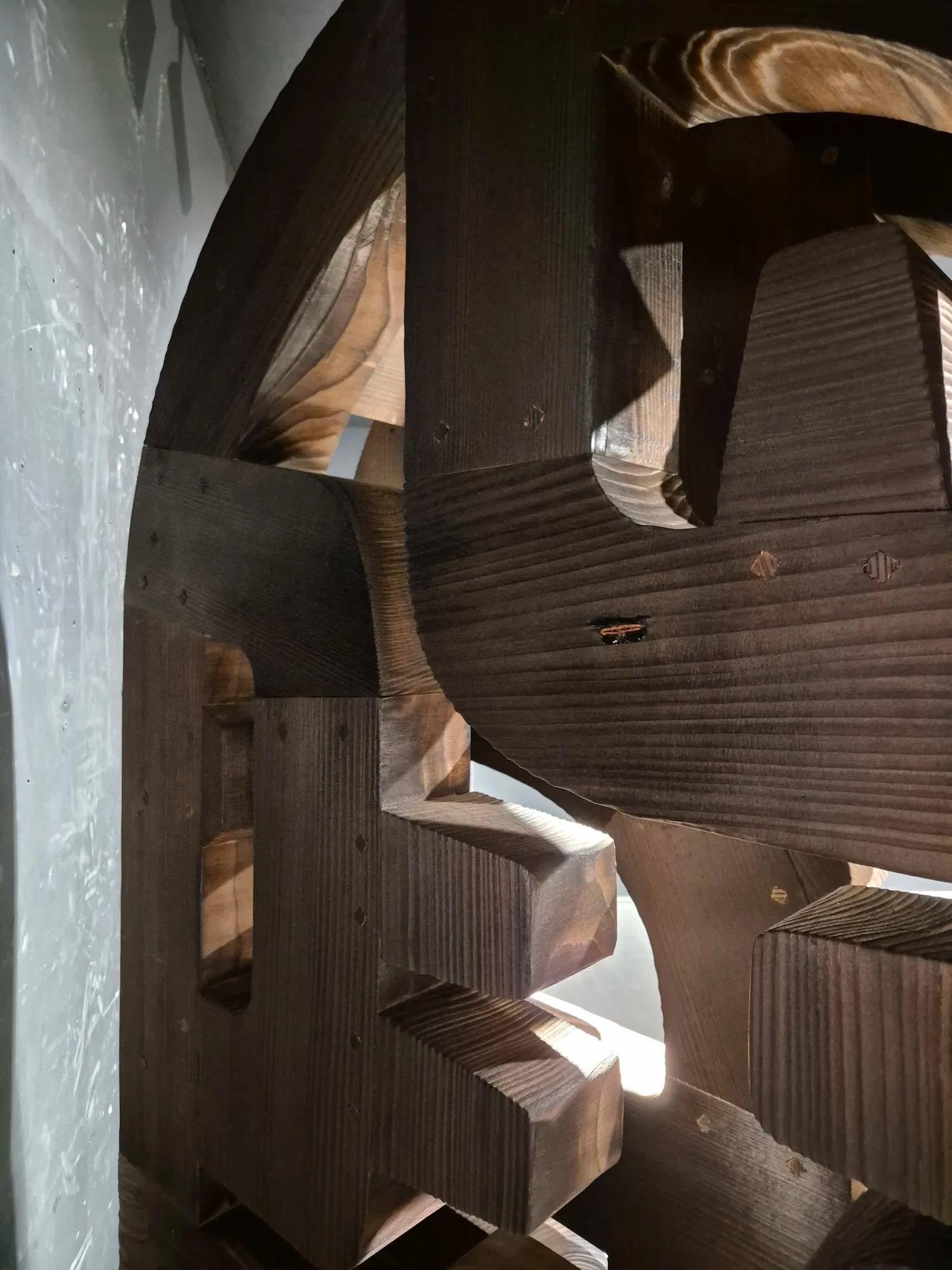 No.090924 de Thierry Martenon - gran escultura de madera, tótem geométrico abstracto en venta 11