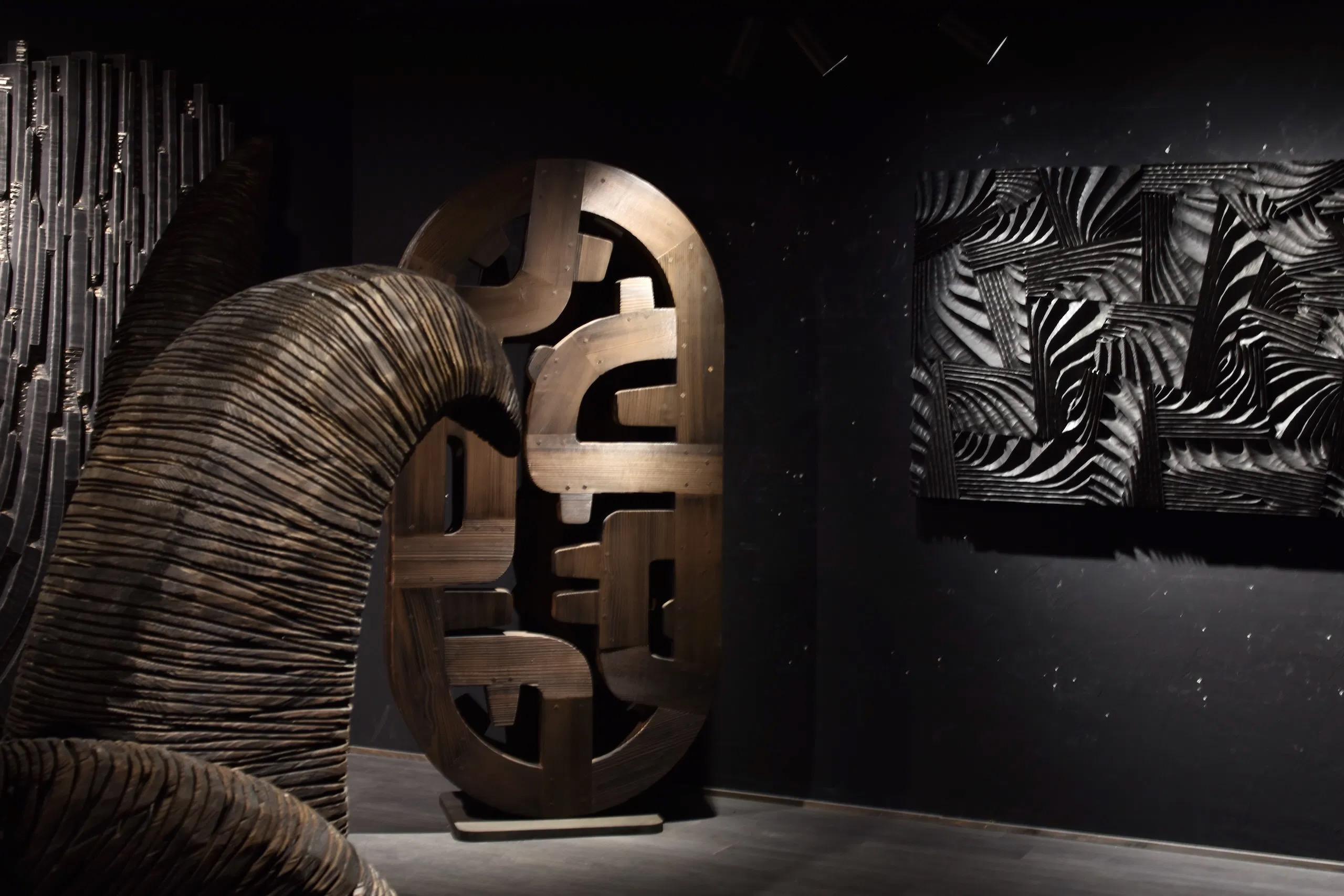 No.090924 de Thierry Martenon - gran escultura de madera, tótem geométrico abstracto en venta 16
