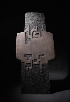 No.091122 di Thierry Martenon - scultura astratta di grandi dimensioni, geometrica, legno, totem