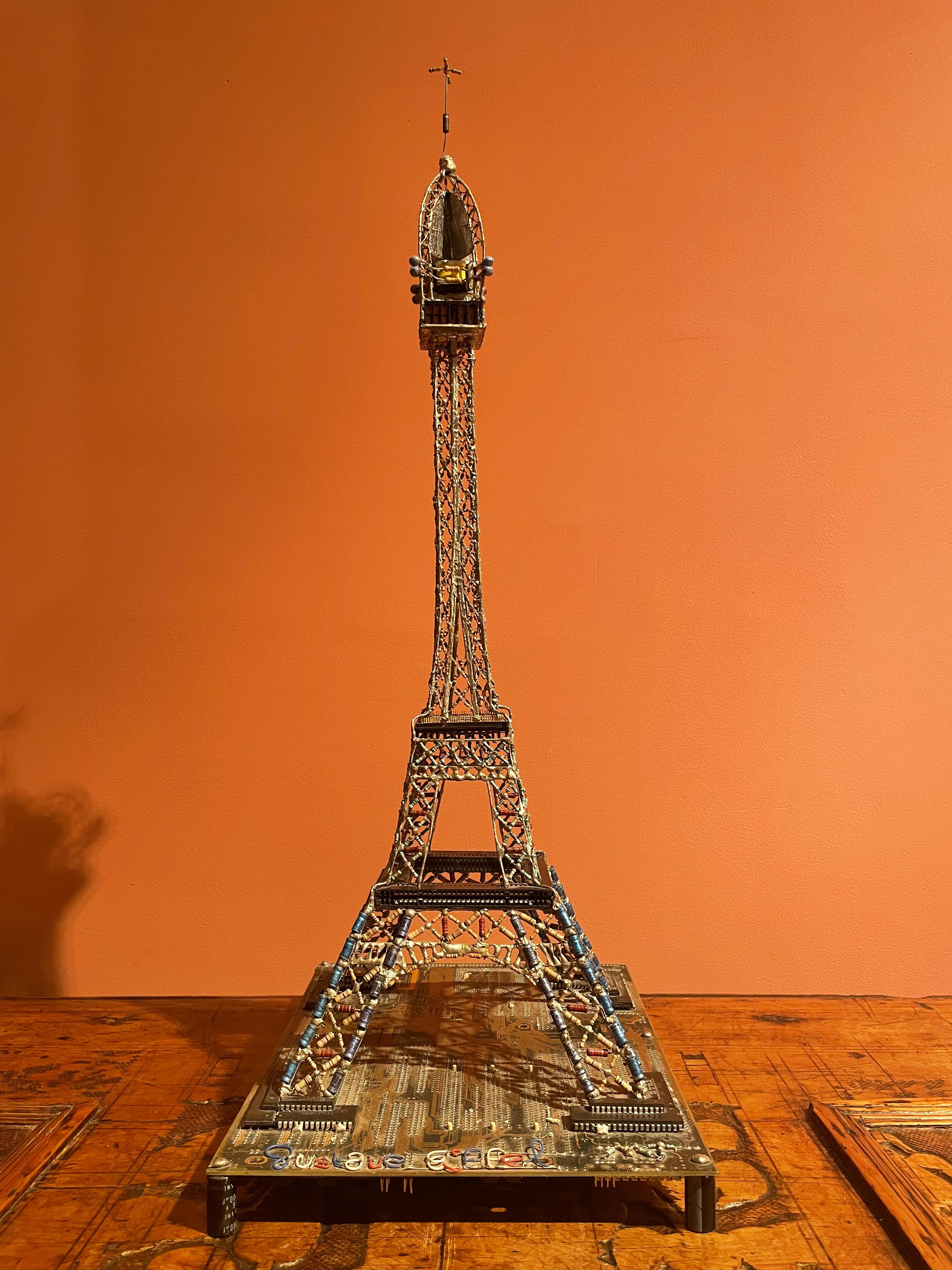 Thierry Mazille
« Tour Eiffel» d’après « Gustave Eiffel », 1998


Signée MT

Travail d’art brut par Thierry Mazille


Pièce Unique

Œuvre créée à l’échelle à partir de composants électroniques de récupération.
Plaques électroniques