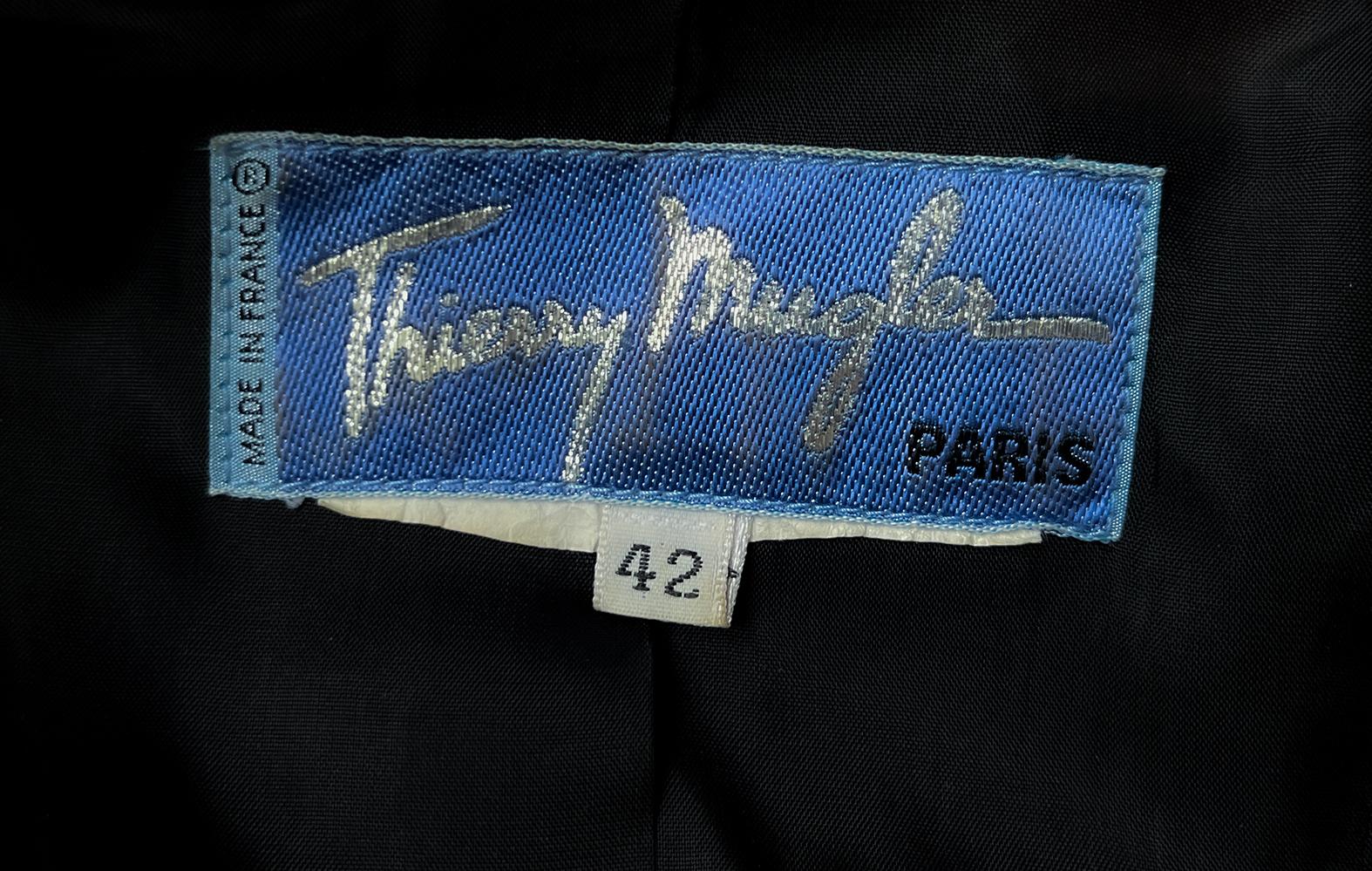 Thierry Mugler FW 1992 Black Dramatic Cutout ZigZag Jacket For Sale 1