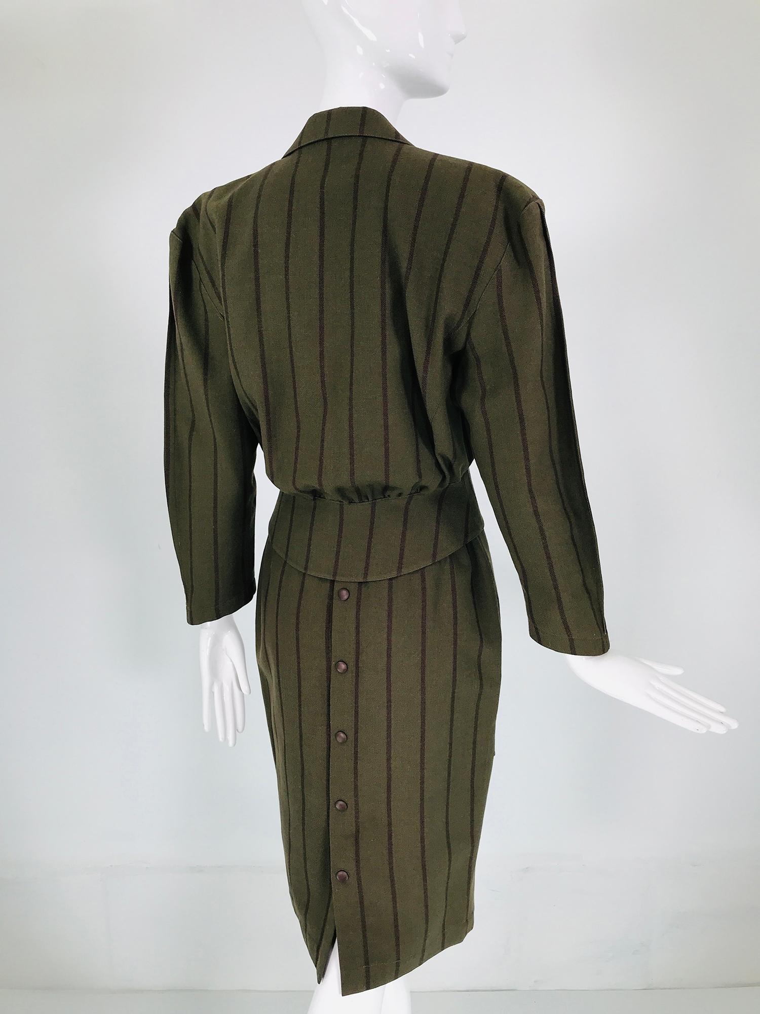 Thierry Mugler - Tailleur jupe à rayures vertes et brunes à taille basse et jupe à boutons-pression, années 1980  Pour femmes en vente