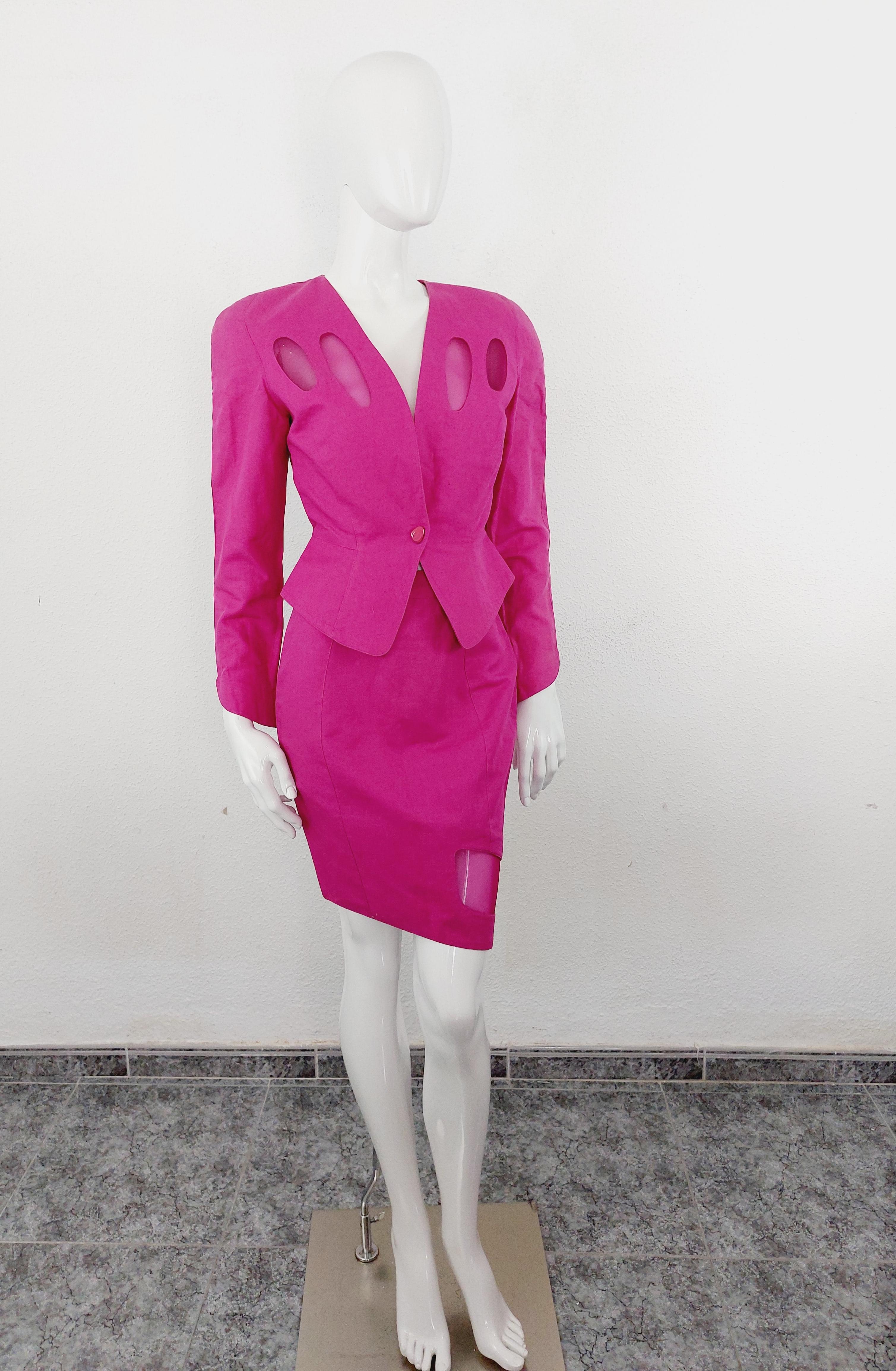 Thierry Mugler Active 1980s Pink Sculptural Silhouette Cutout Transparent Skirt Blazer Suit Set


From a 1980s Thierry Mugler Active collection, this suit features a pink cotton body. It features an hourglass silhouette, a front clasp closure and a