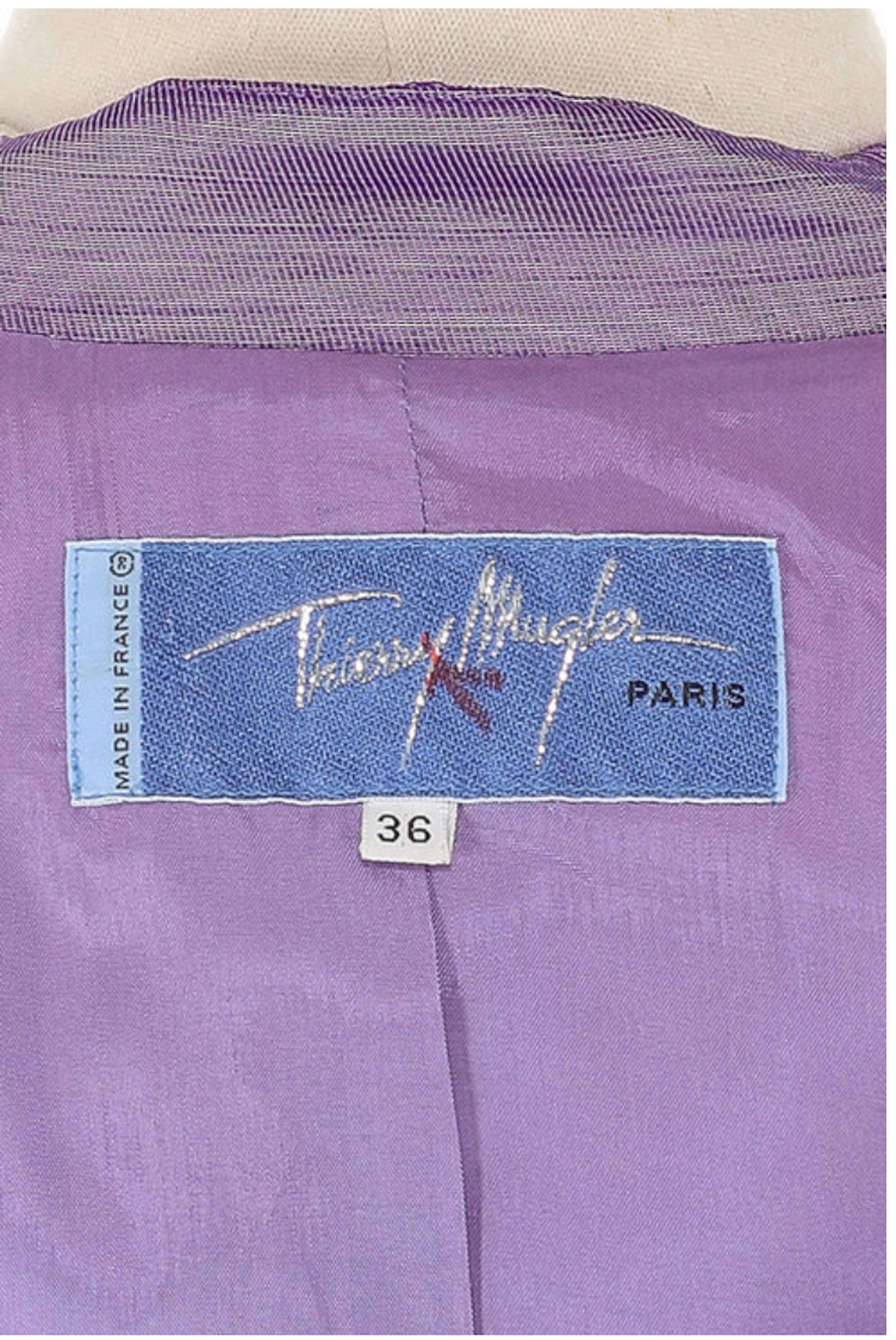 Thierry Mugler 1980er Lila Rockanzug mit Sternknöpfen im Zustand „Hervorragend“ im Angebot in New York, NY