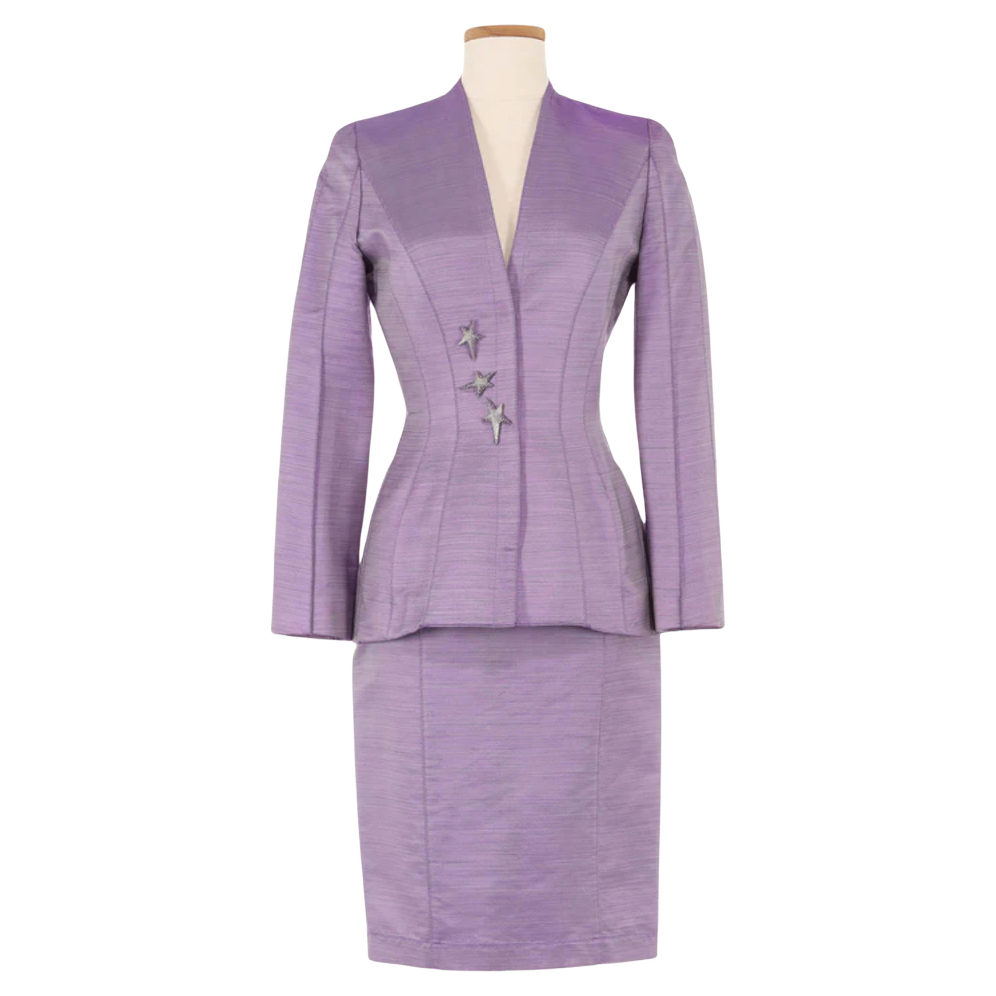 Thierry Mugler 1980er Lila Rockanzug mit Sternknöpfen im Angebot