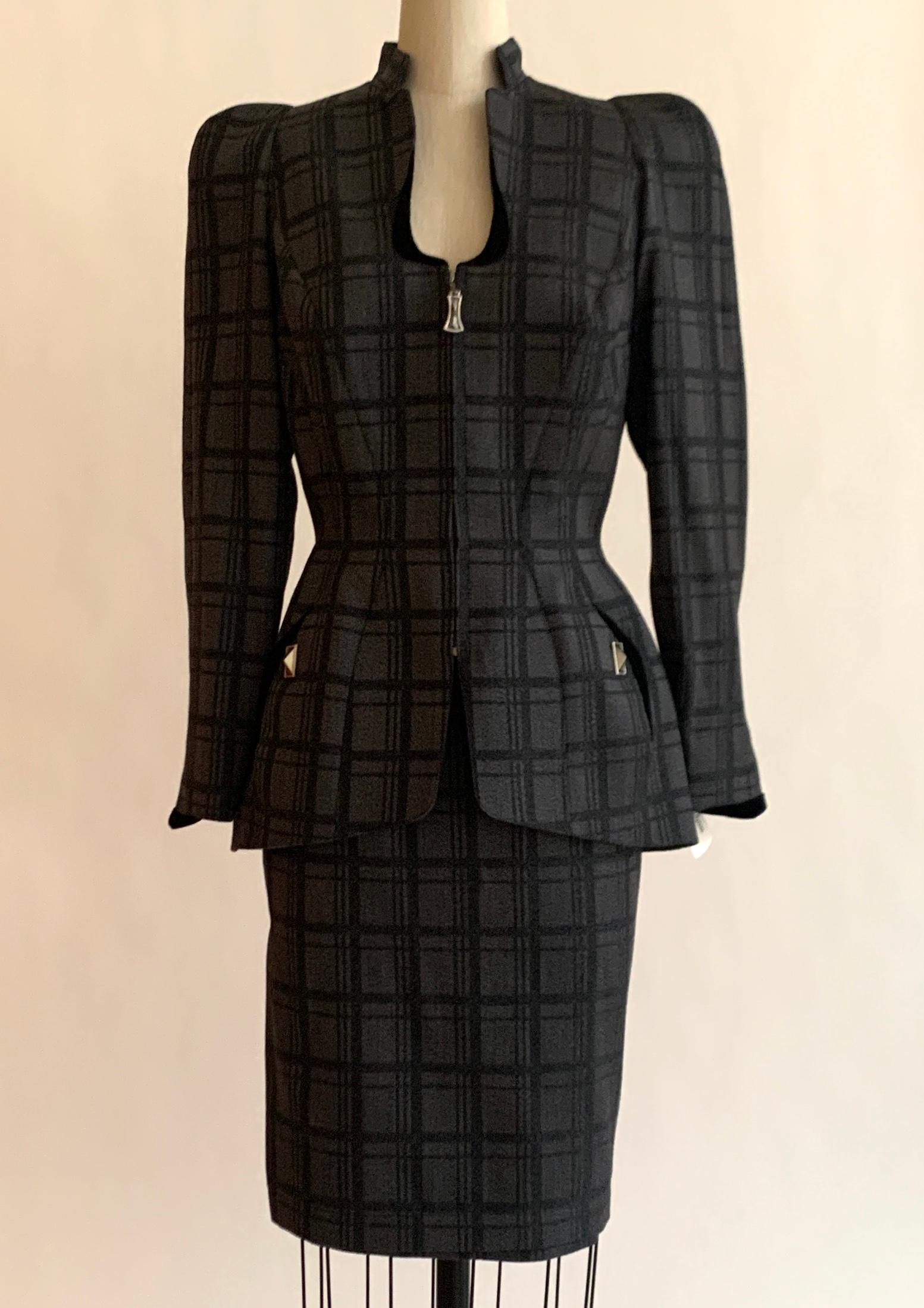 Thierry Mugler vintage deadstock 1980s charcoal gray and black plaid skirt suit with black velvet trim. Jacket has zip front with very tailored line and strong puffed shoulder with mid-weight padding, total Blade Runner style! Pencil skirt fastens