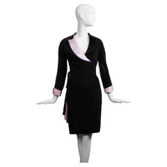 Abito a portafoglio in velluto Thierry Mugler anni '80 con accenti di seta rosa FR38