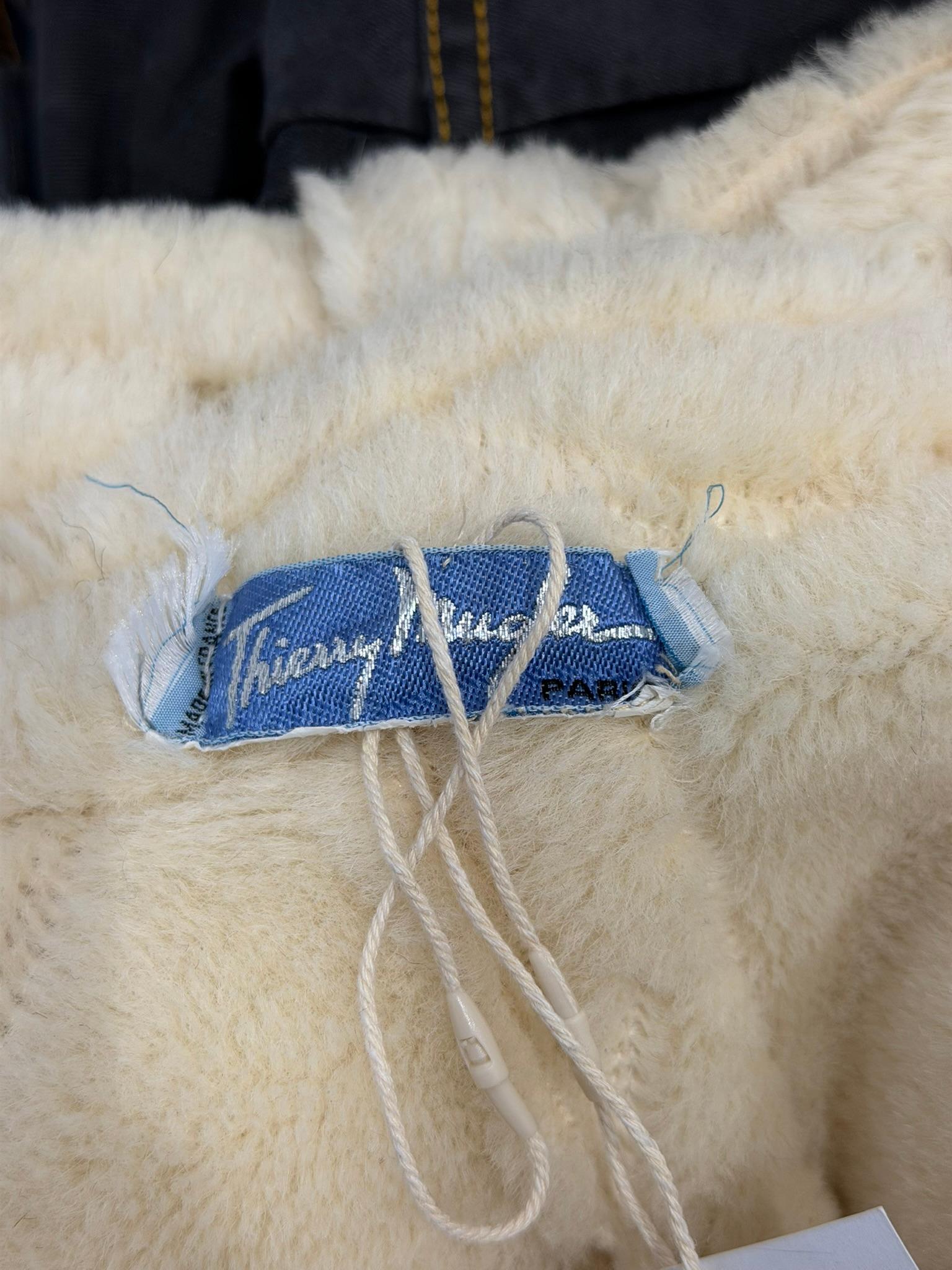 Thierry Mugler 1980er Weißer Shearling Fleece Bademantel Mantel im Angebot 2