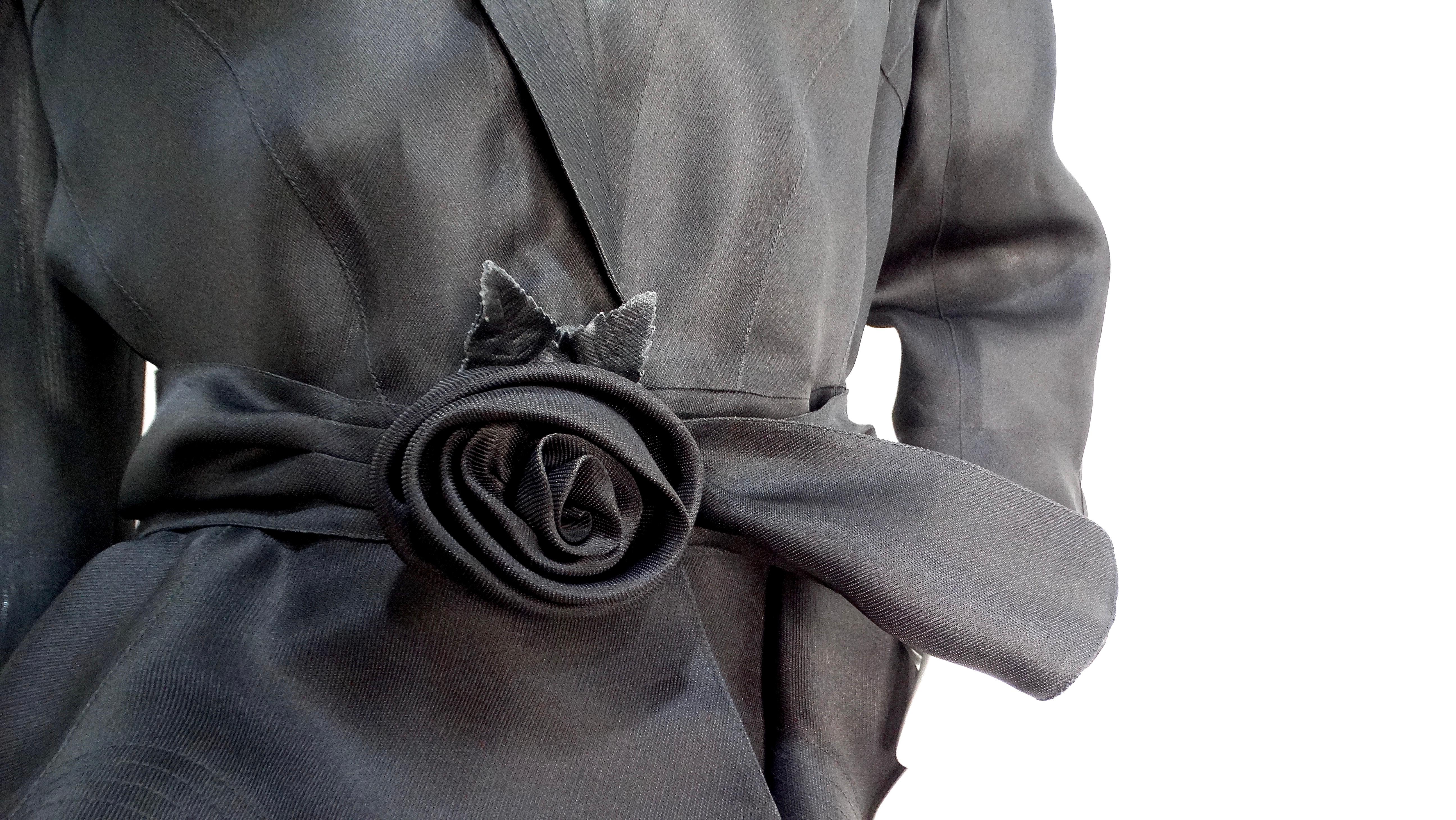 Donna Thierry Mugler 1990s Giacca con cintura in seta nera e rosa trasparente in vendita