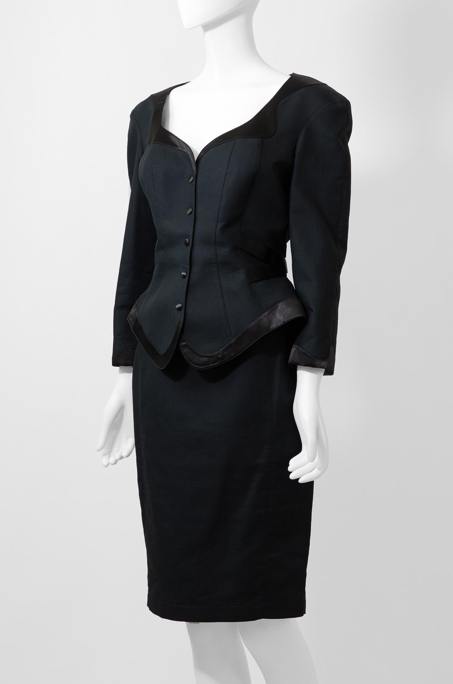 Thierry Mugler vintage 1990s black hourglass suit with satin details

Brand: Thierry Mugler
Designer: Thierry Mugler
Collection: 1990s
Fabric: Cotton / Satin
Color: Black 
Size:  FR44

Gorgeous vintage Thierry Mugler 1990s sculptural hourglass suit.