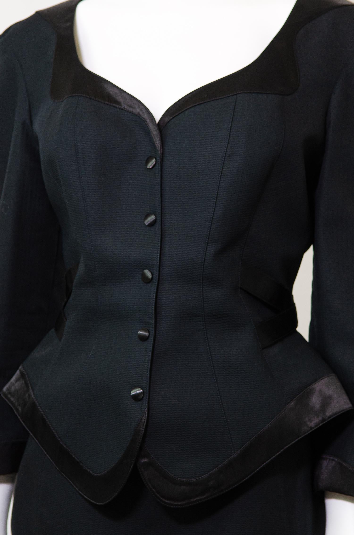 Women's THIERRY MUGLER 1990s Sculptural Tailored Hourglass Suit For Sale