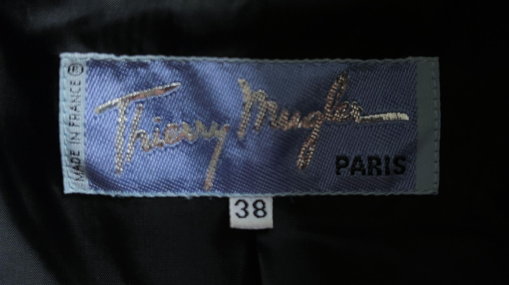 Donna Thierry Mugler 1995 Sculptural Black Jacket in vendita