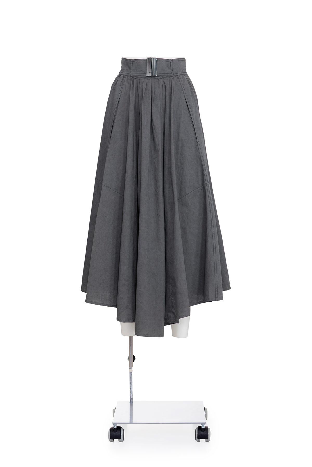 80's full skirt with buckle belt by Thierry Mugler.
Snap buttons at front.
Two side pockets.
The composition tag is missing, seems to be made of cotton.

