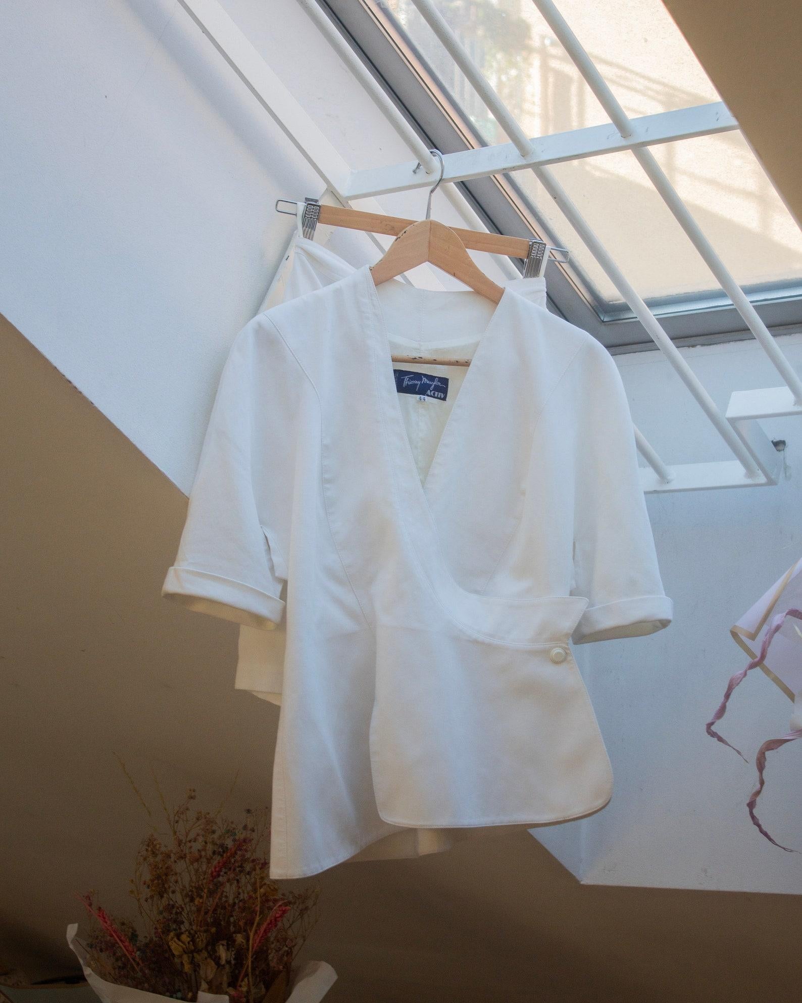 Gray Thierry Mugler Activ 90's white cotton dramatic architectural skirt suit For Sale