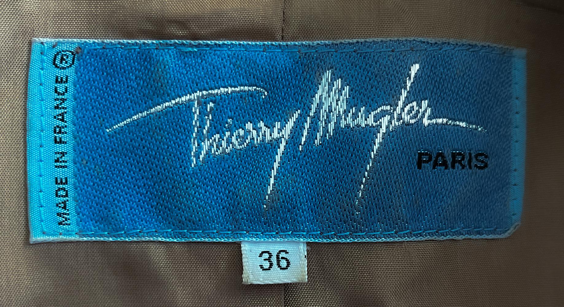 Giacca da passerella d'archivio di Thierry Mugler FW 1996 Les Amazones  Sexy scultoreo in vendita 1