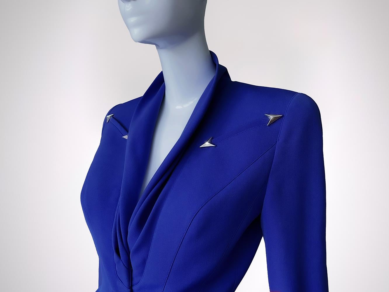 Thierry Mugler Archival FW 1996 Skirt Suit Blue Metal Arrows Jacket Skirt In Good Condition For Sale In Berlin, BE