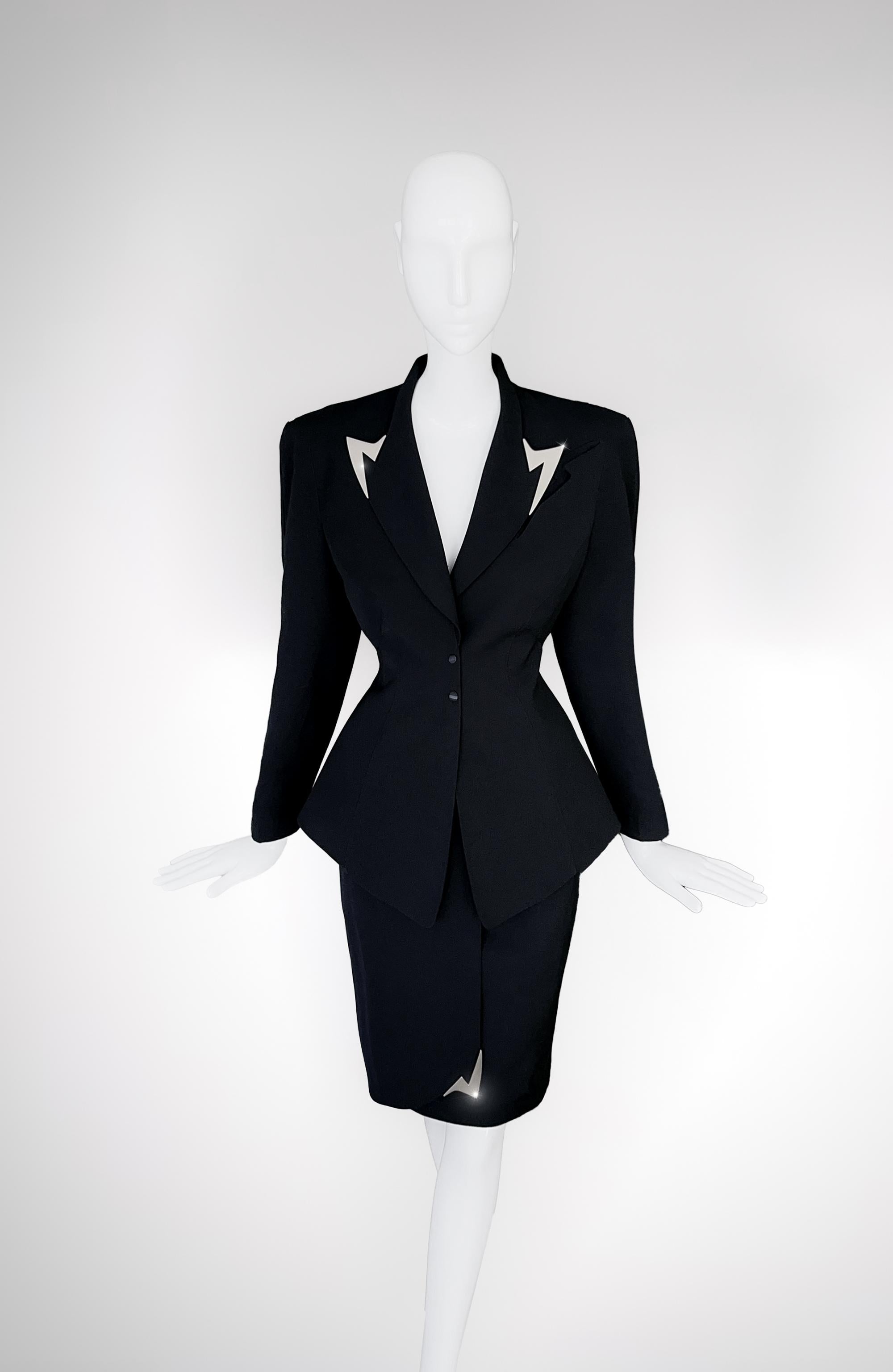 Thierry Mugler Archival SS 1991 - Tailleur jupe, bottes lumineuses en métal argenté Excellent état - En vente à Berlin, BE