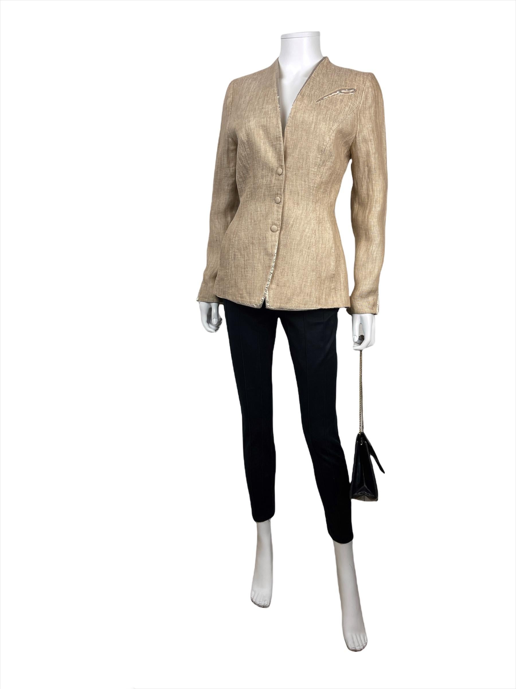 THIERRY MUGLER, Made in france.
Beige linen fitted jacket with golden metallic details and 3 snap buttons. 

Size tag is 40 but please see measurements bellow, taken flat and unstretched : 
Shoulder to hem : 37cm
waist : 37cm
length : 68cm
Sleeves