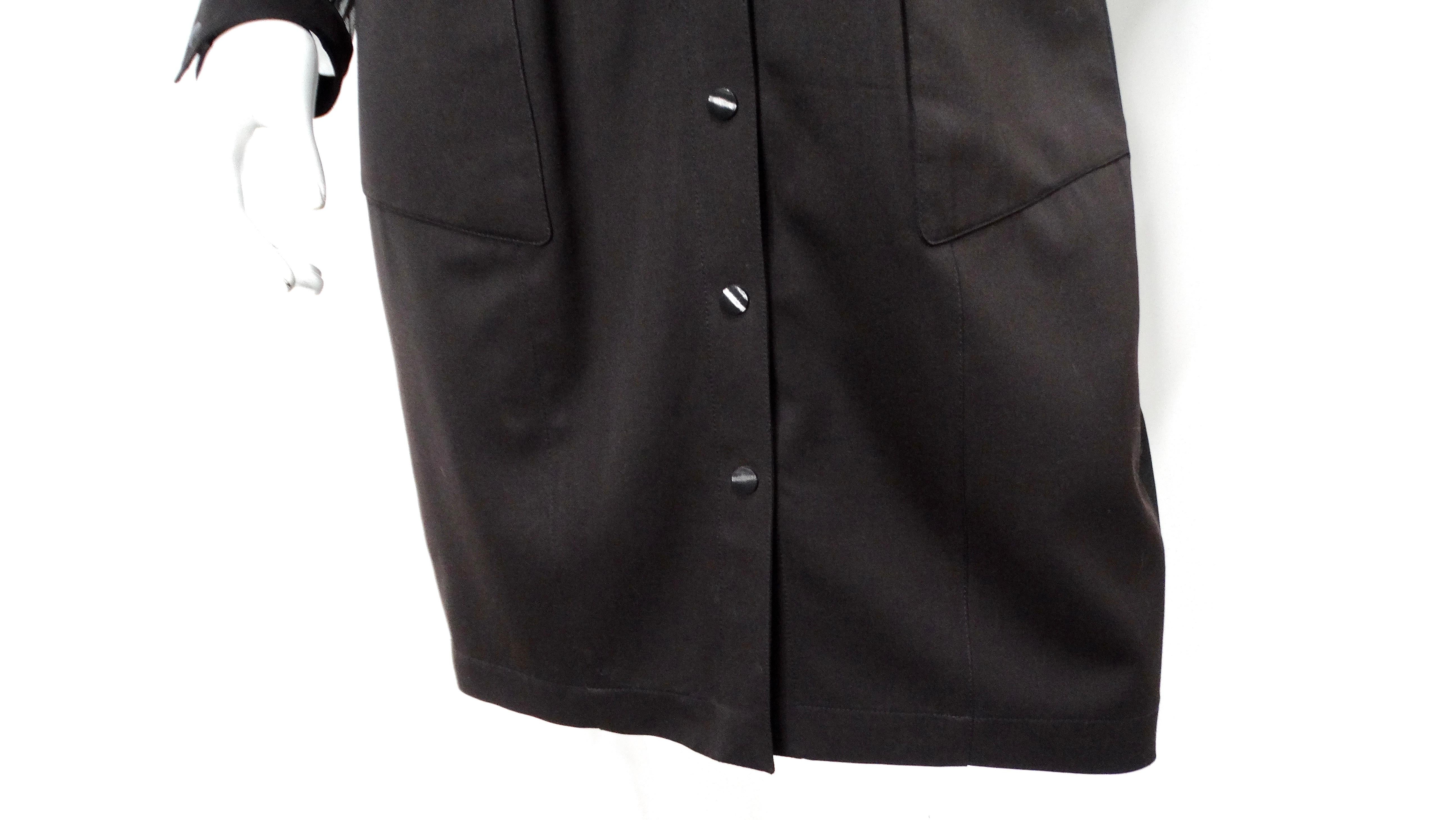 Thierry Mugler Robe boutonnée noire avec manches en soie circa 1990 Pour femmes en vente