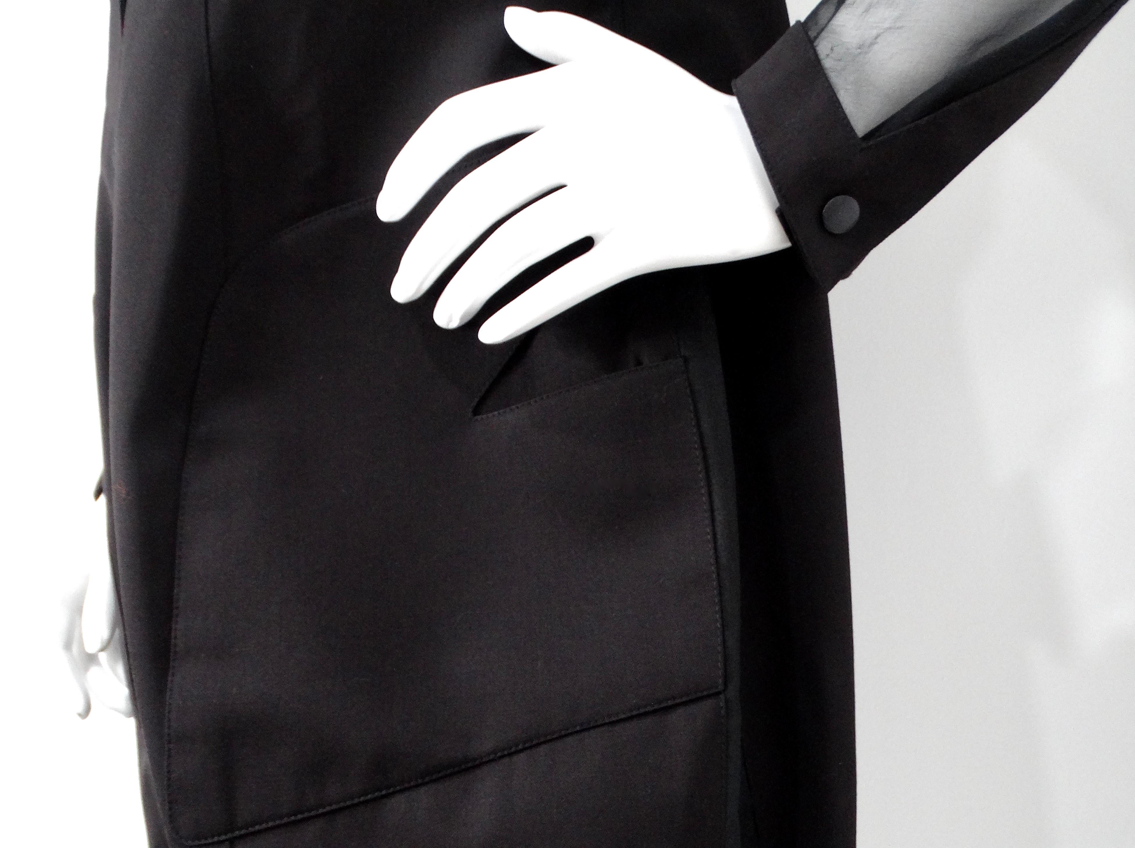 Thierry Mugler Robe boutonnée noire avec manches en soie circa 1990 en vente 1