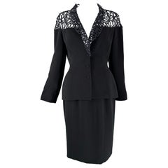 Thierry Mugler: Sanduhr-Stundenjacke & Rock-Set aus schwarzer Kordelspitze  1980s  40