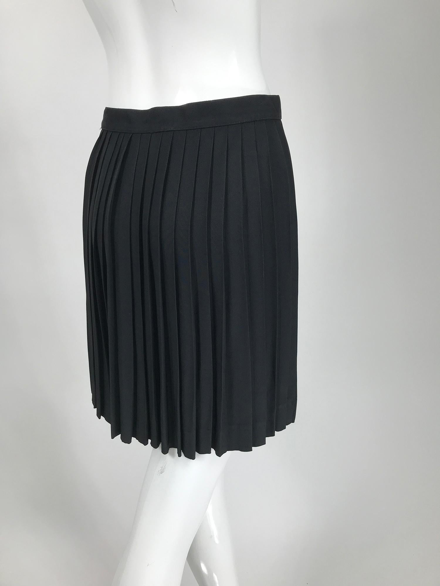 Thierry Mugler Black Crepe Side Snap Pleated Mini Skirt 1980s In Good Condition For Sale In West Palm Beach, FL
