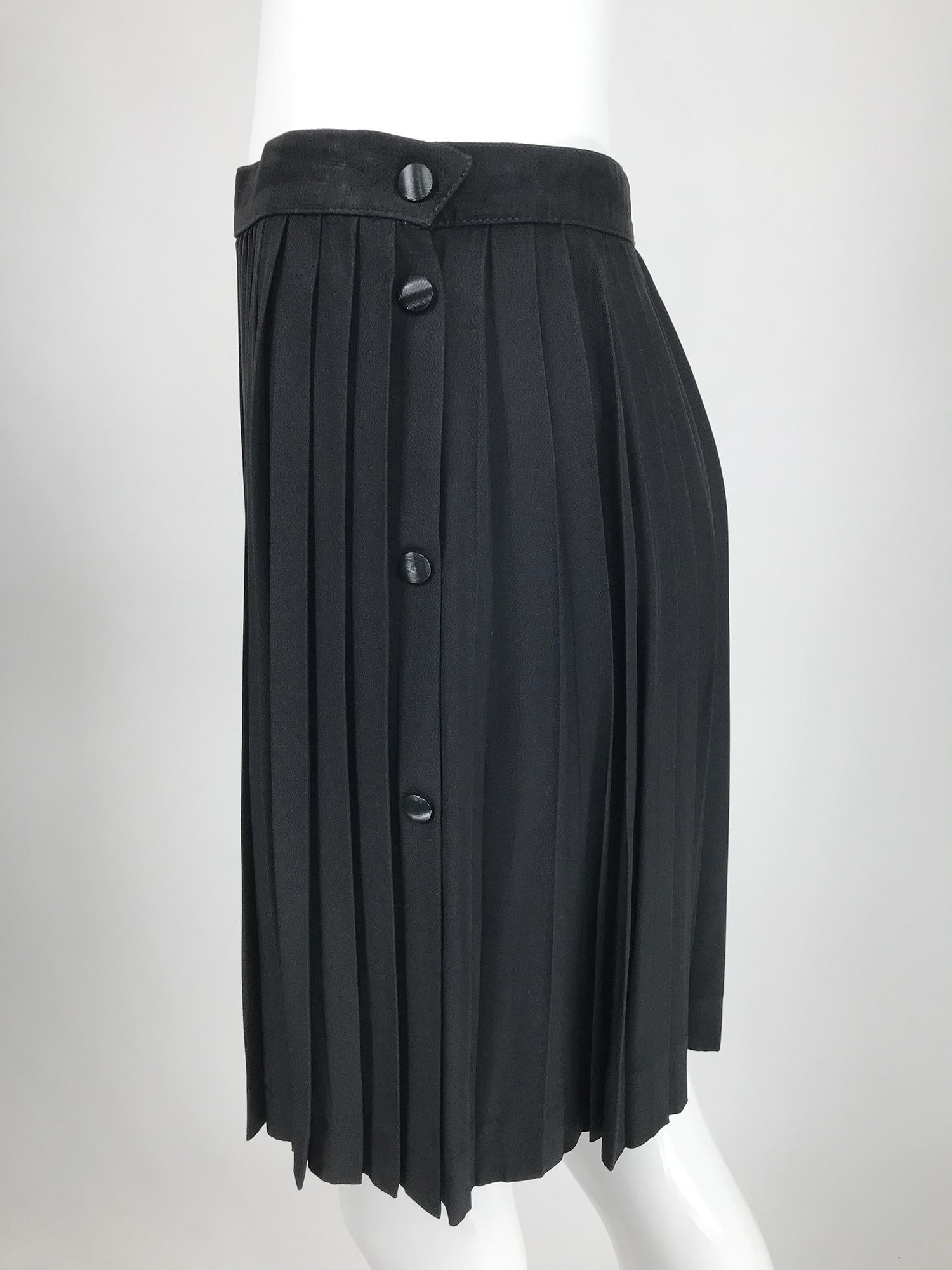 Thierry Mugler Black Crepe Side Snap Pleated Mini Skirt 1980s For Sale 2