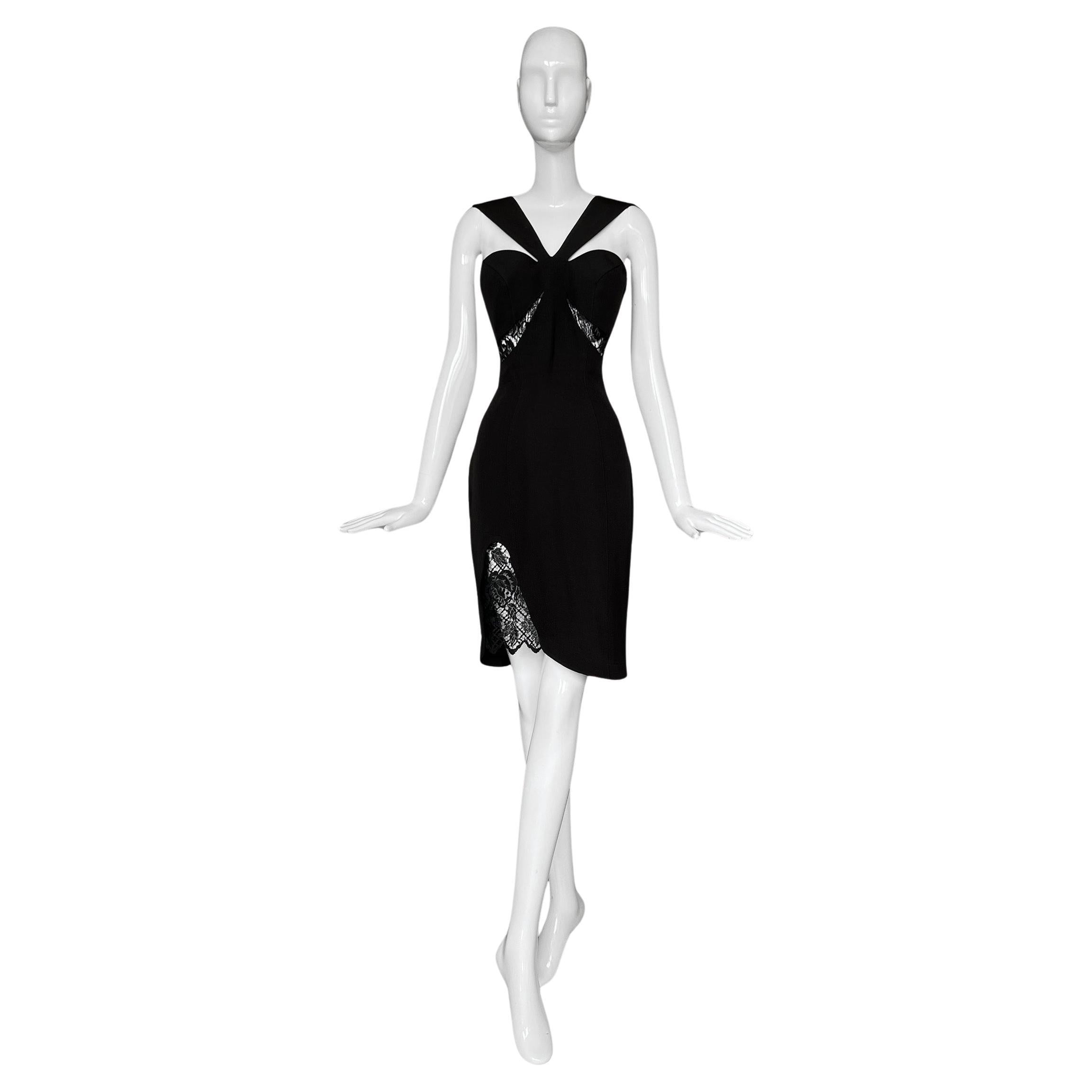 Thierry Mugler Robe de cocktail noire avec découpes en dentelle, automne-hiver 1992