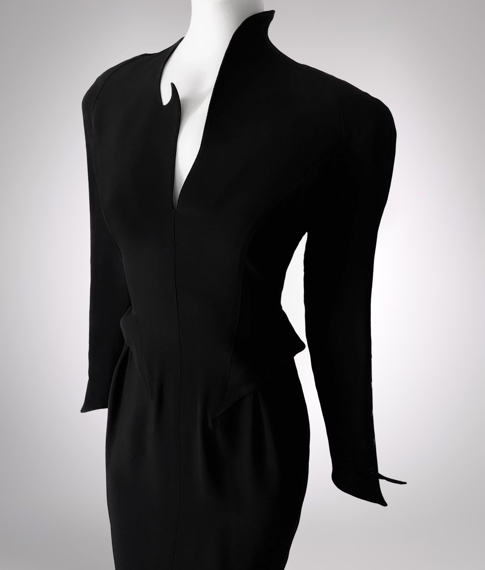 Robe en aileron de requin noir de Thierry Mugler 1989 Atlantes Avant Garde Excellent état - En vente à Berlin, BE