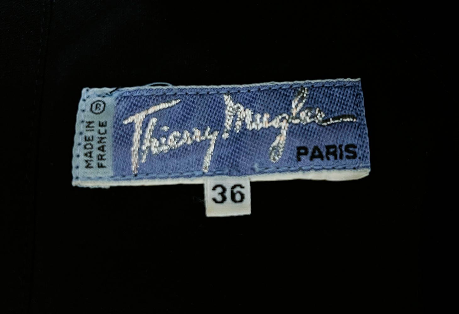 Robe en aileron de requin noir de Thierry Mugler 1989 Atlantes Avant Garde en vente 3