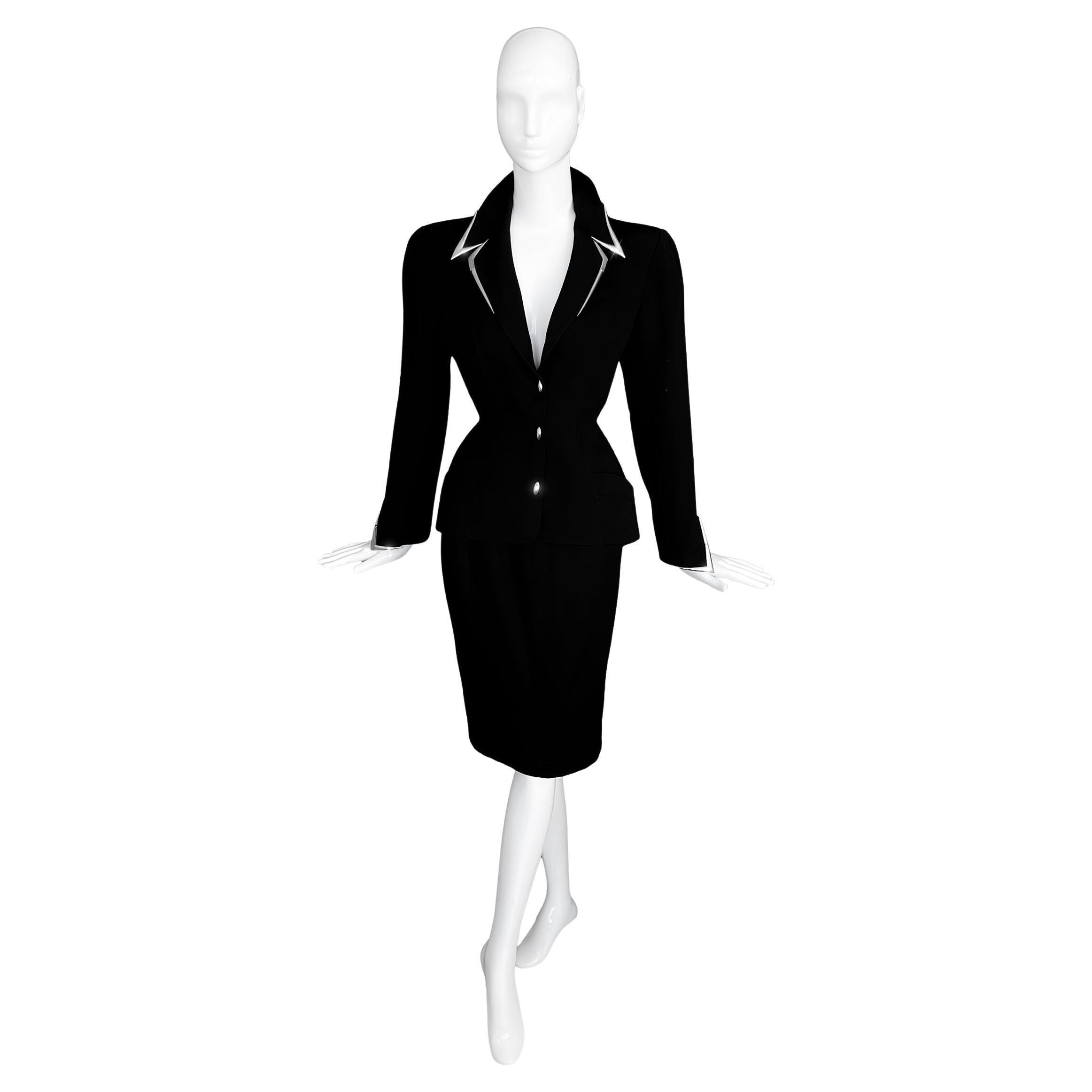 Thierry Mugler Traje Negro SS 1999 Les Salades Detalles Cromados Chaqueta Falda