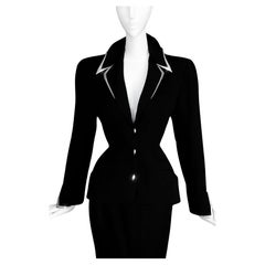 Thierry Mugler Abito nero SS 1999 Les Salades Chrome Dettagli Giacca Gonna