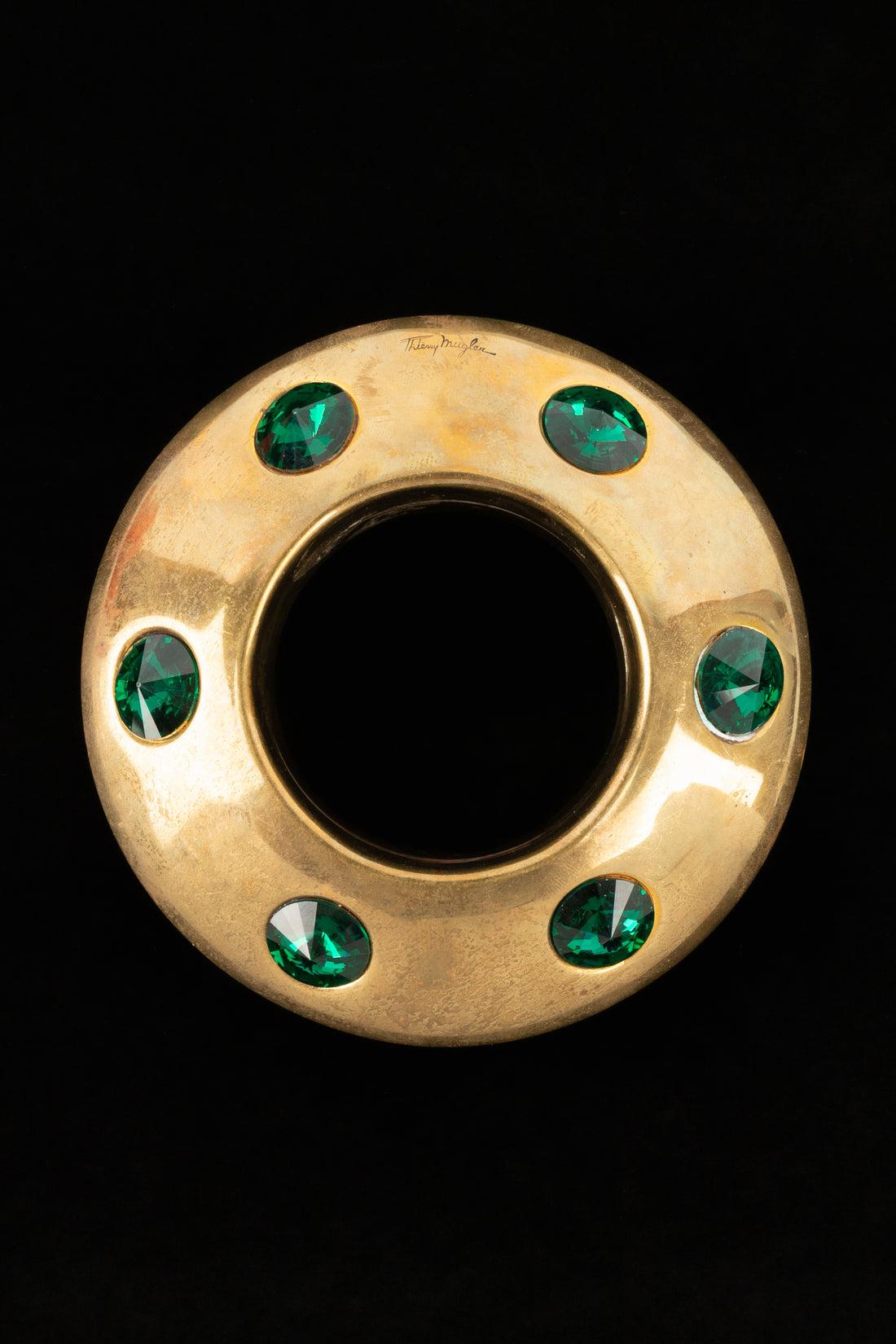 Thierry Mugler- Pulsera de metal dorado con brillantes verdes, años 90.

Más información:
Estado: Buen estado
Dimensiones: Circunferencia: 19,5 cm - Diámetro: 6,2 cm
Periodo: Siglo XX

Referencia del vendedor: BRA54