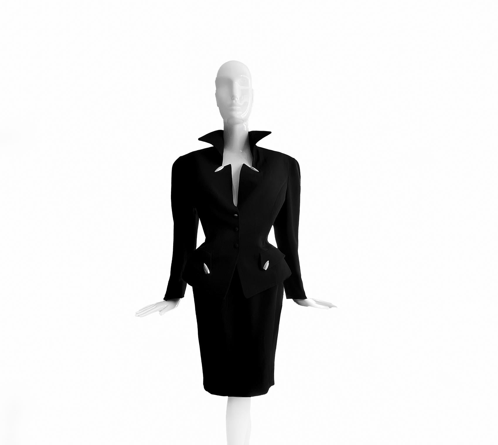 Women's Thierry Mugler Hiver Buick Collection FW 1989 Black Dramatic Bullet Jacket  For Sale