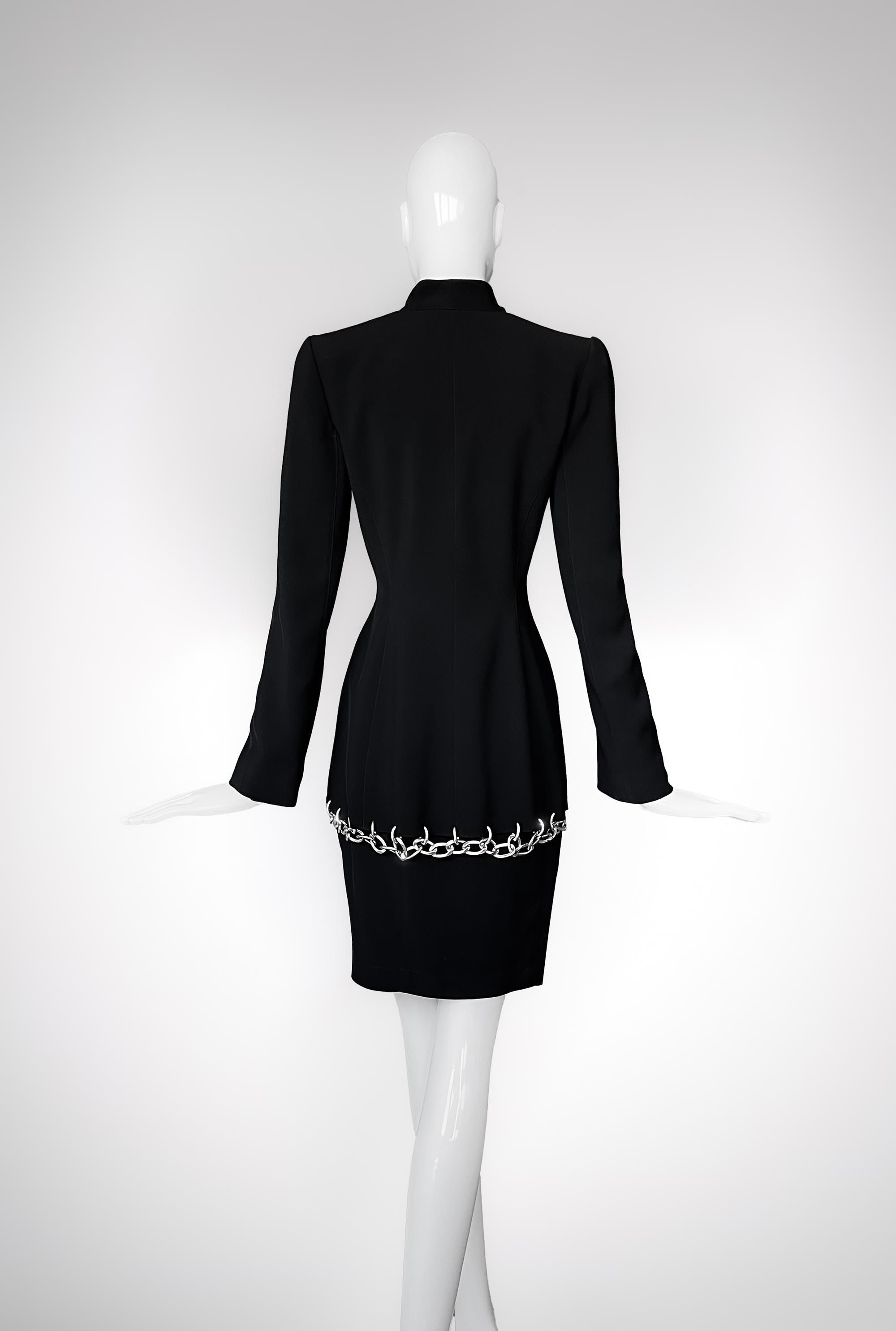 Thierry Mugler - Giacca e gonna da abito impreziosita da catene - Nero in vendita 1