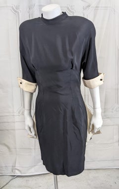 Abito da cocktail di Thierry Mugler con peplo a ventaglio plissettato