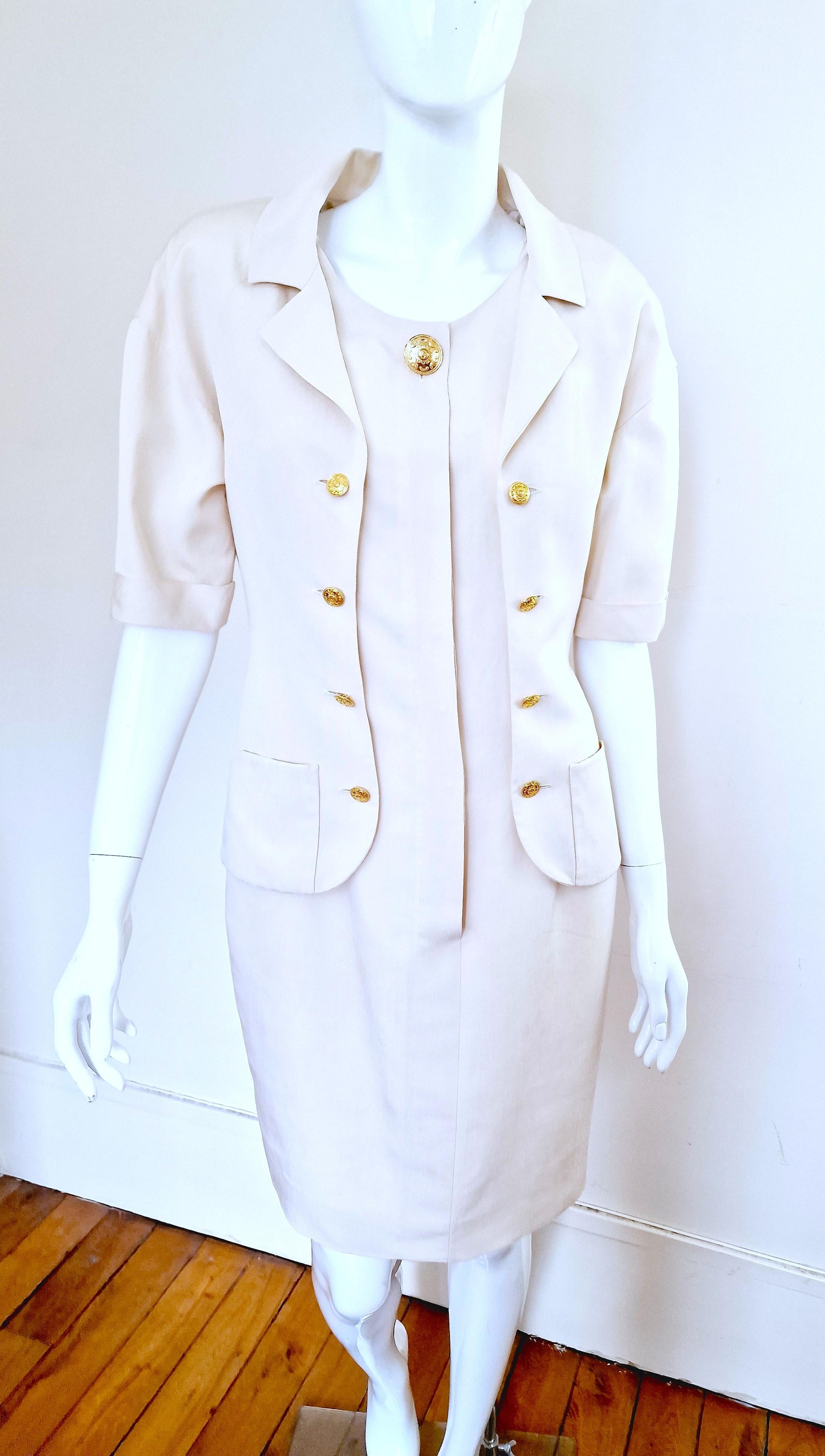Silk Chanel dress.
One piece dress, it has a suit look. 
Golden logo metal buttons.
With shoulder pads.
Fully lined with Chanel logo.
100% silk

VERY GOOD condition, but it has light discolation at the shoulder. Please, check the last photos. Still