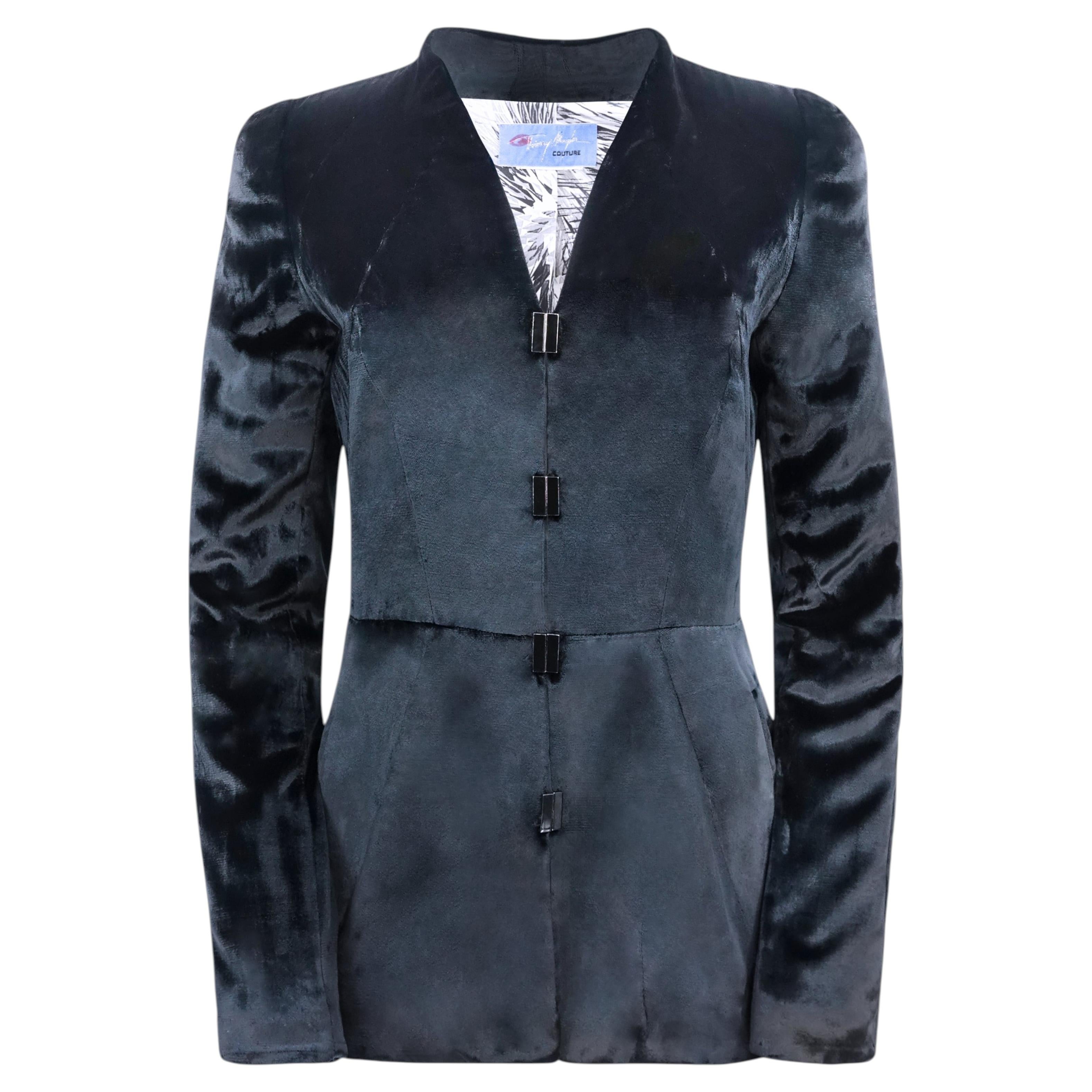 Veste en velours bleu marine sur mesure Thierry Mugler Couture des années 1990, avec épaulettes
